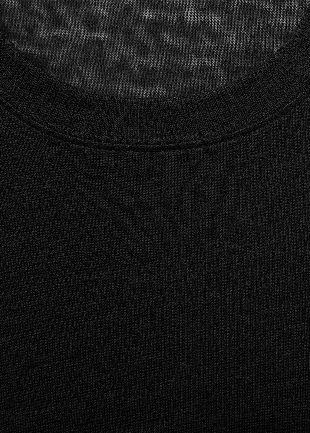 Short-sleeved linen t-shirt