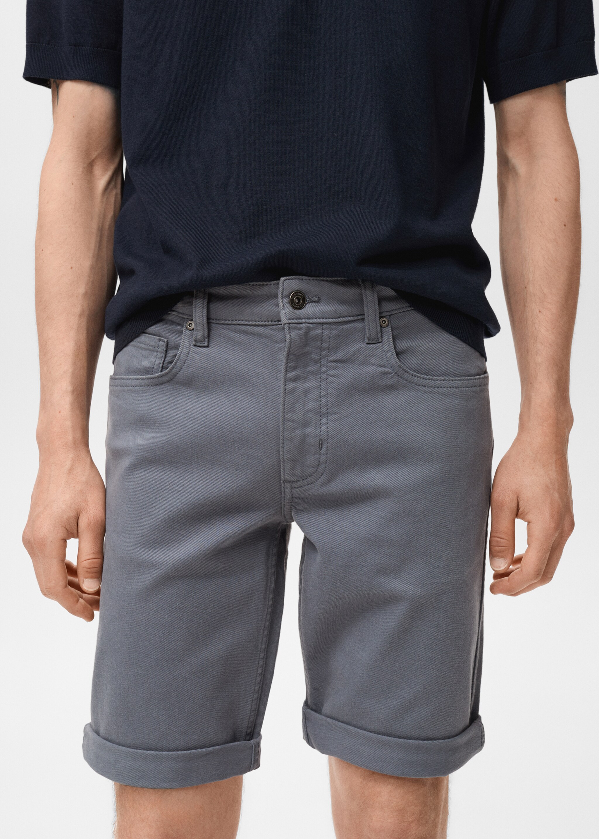 Jeansbermudas slim fit - Bild av mittparti