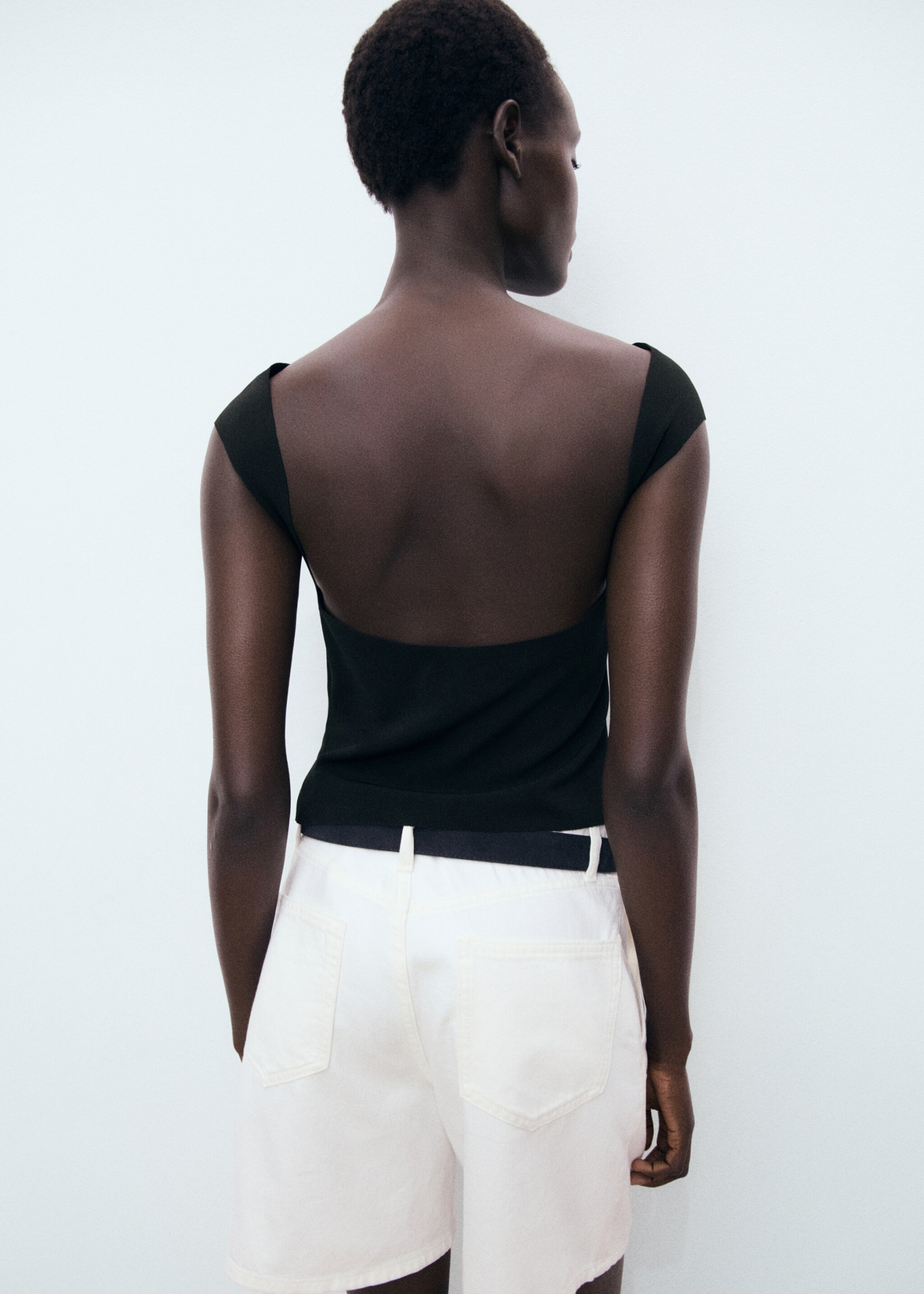 Open-back top - Reverse of the article