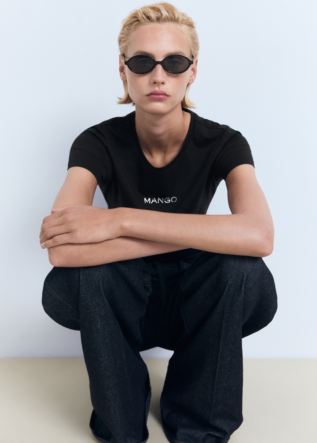 トップス Ida T-shirt black mango 87040291_99_B.jpg?ts=1728394454652