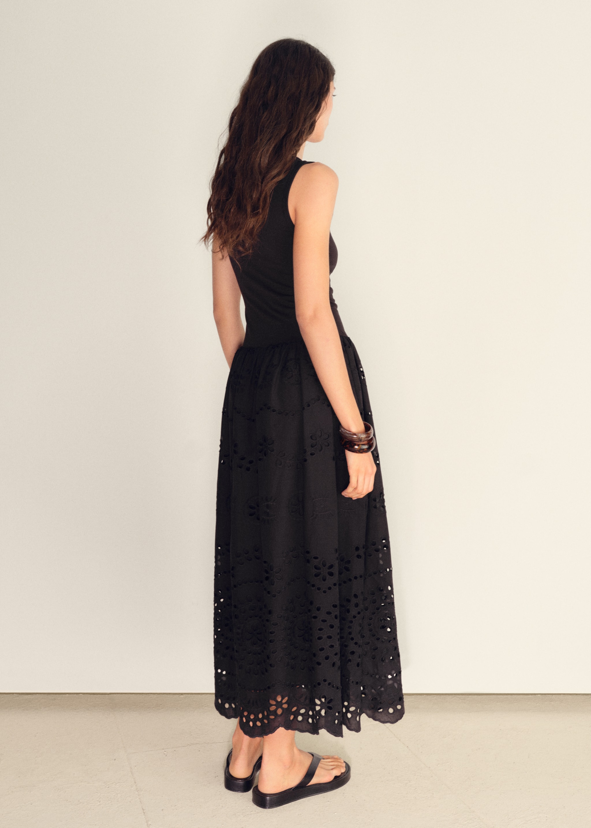 Vestido combinado bordados calados - Reverso del artículo