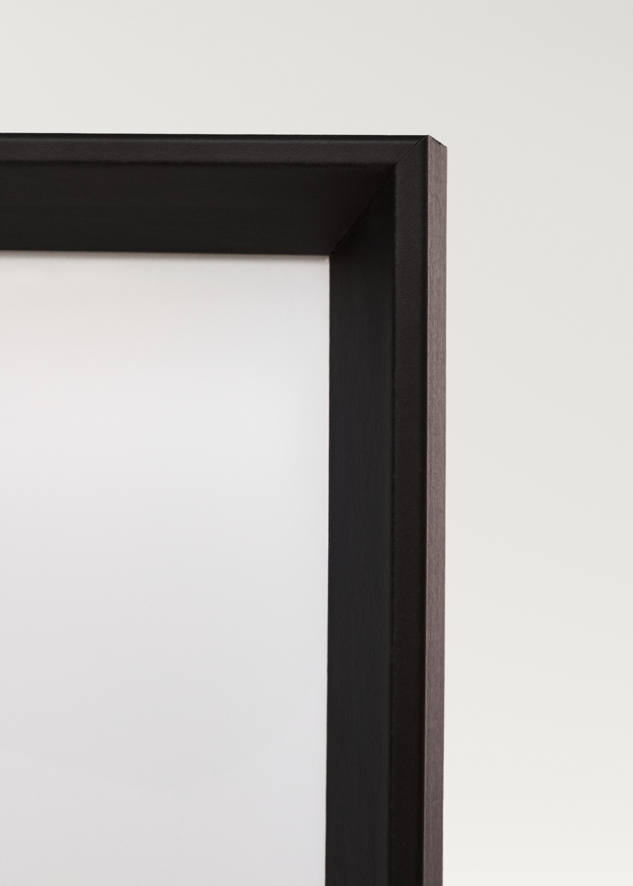 Medium bevelled wood frame - Details of the article 3