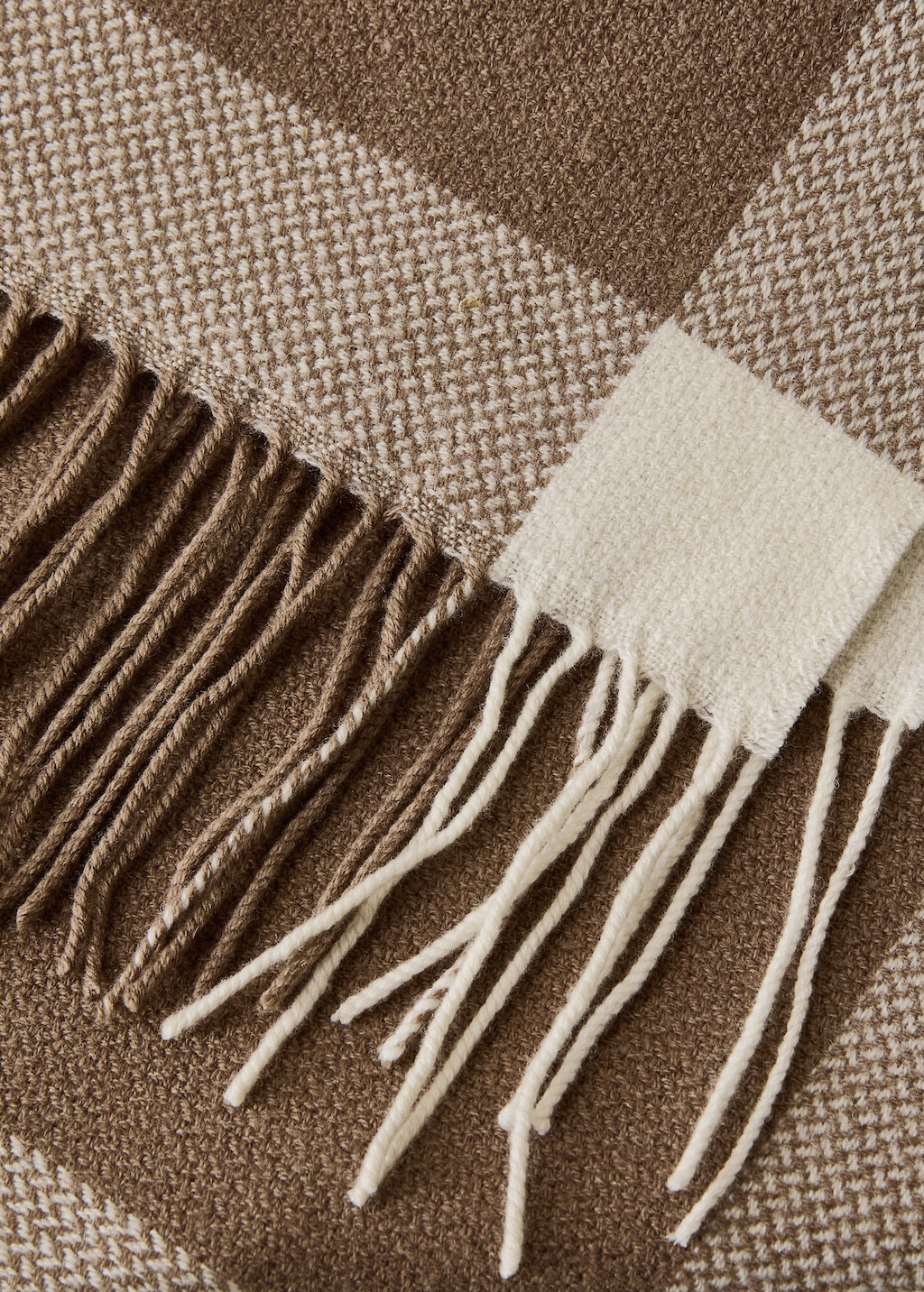 Wool blanket with fringe finish