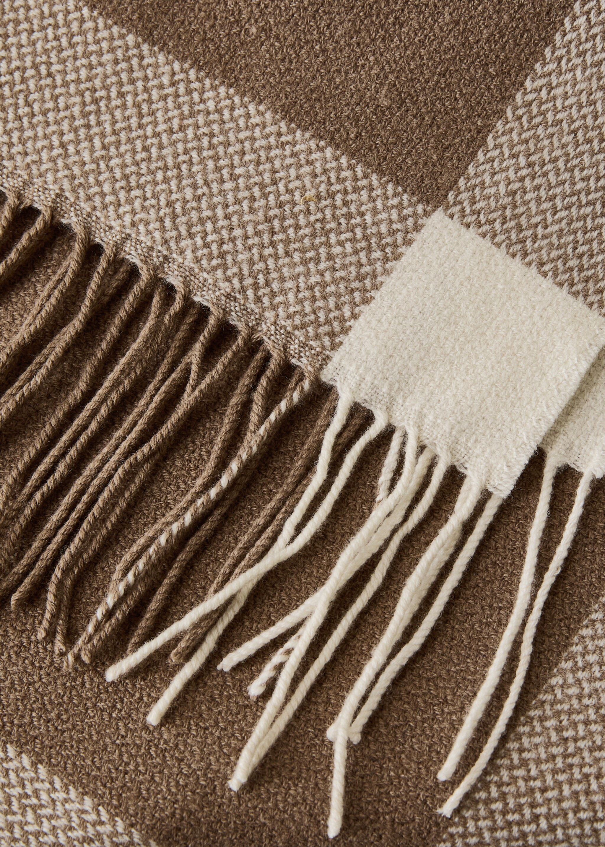 Blanket/plaid silvana - Details of the article 1, Medium Brown. Ref: 17081279-00.