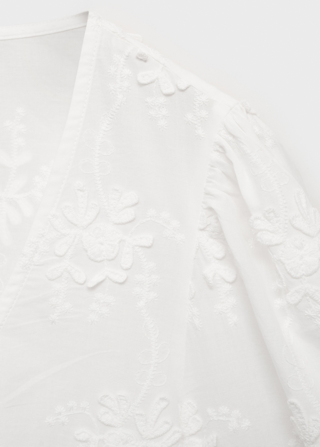 Cotton blouse with floral embroidery