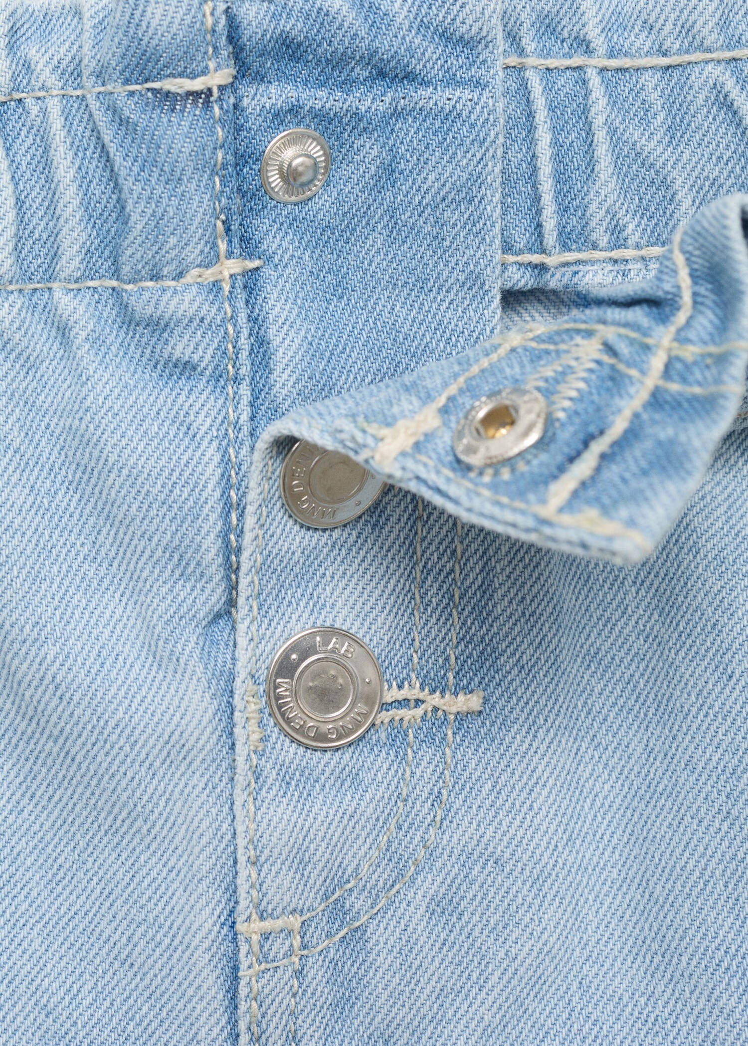Paperbag-Jeans mit Knöpfen - Detail des Artikels 8