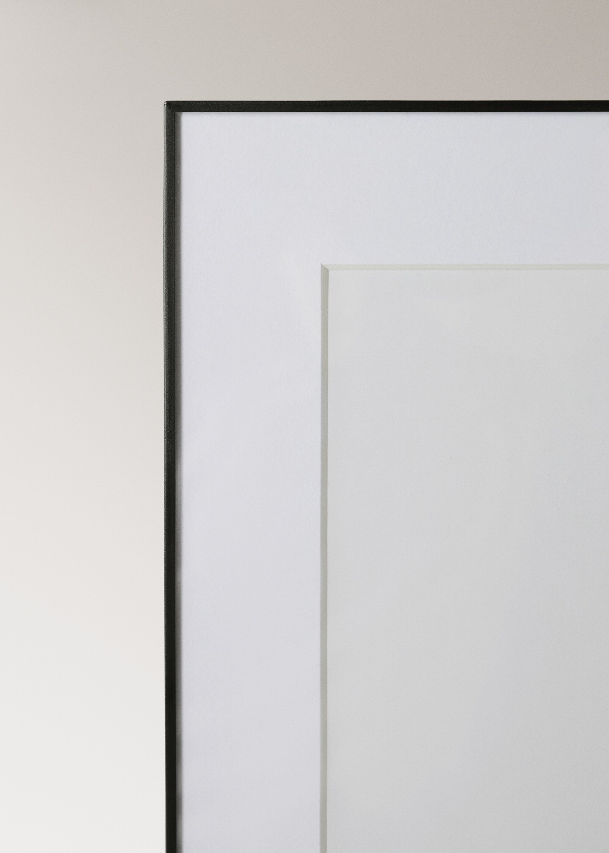 Medium frame with metal profile - Details of the article 2