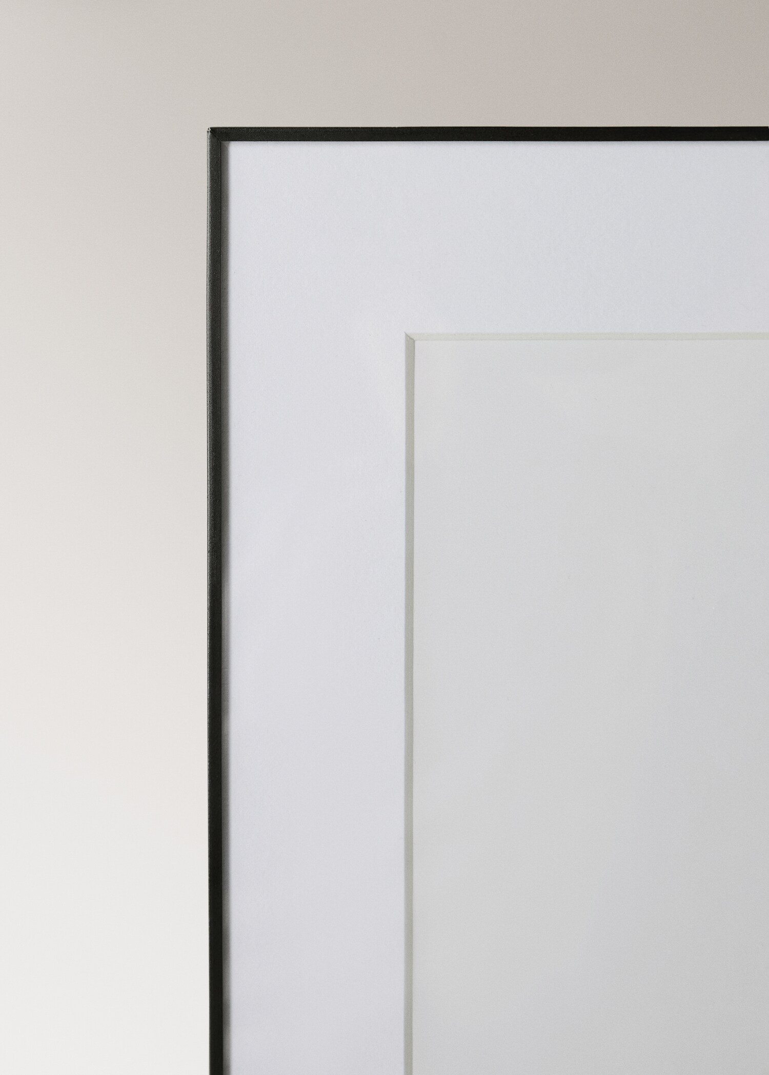 Medium frame with metal profile - Details of the article 2