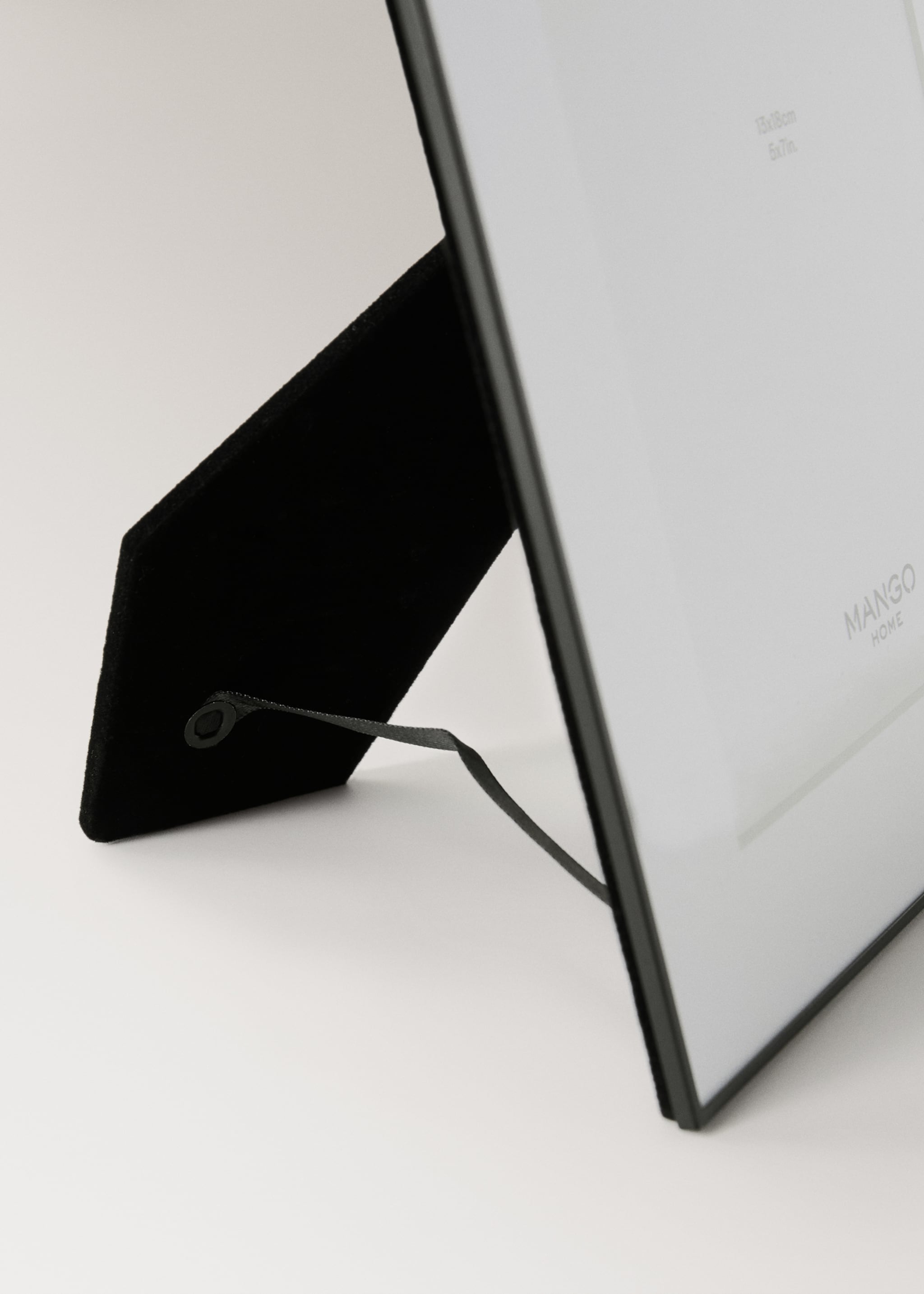 Medium frame with metal profile - Details of the article 3