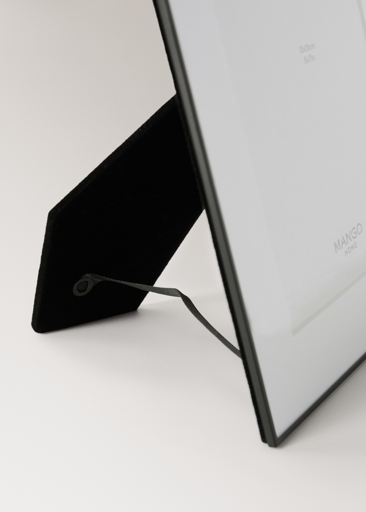 Medium frame with metal profile - Details of the article 3