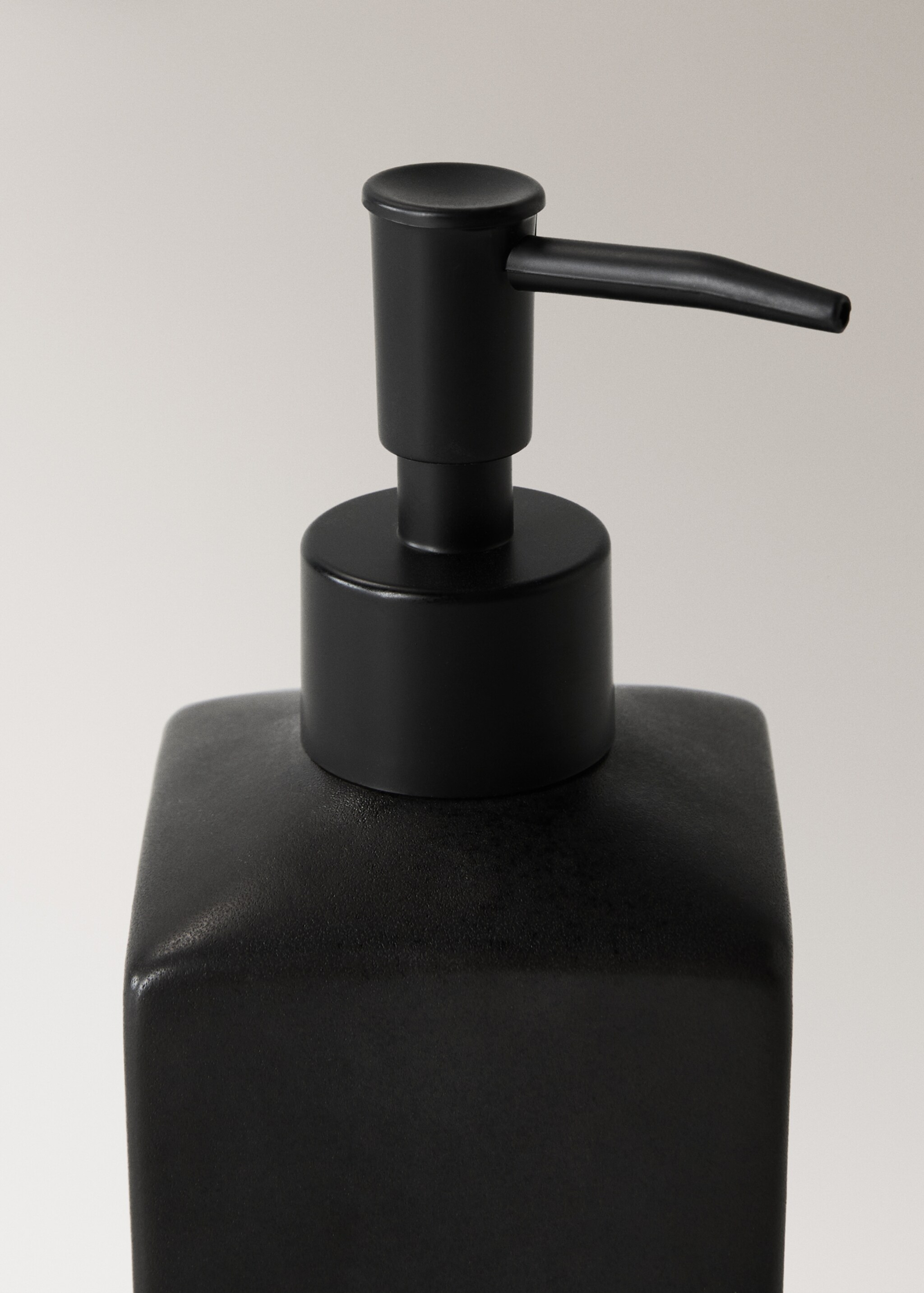 Soap dispenser alfa - Details of the article 2