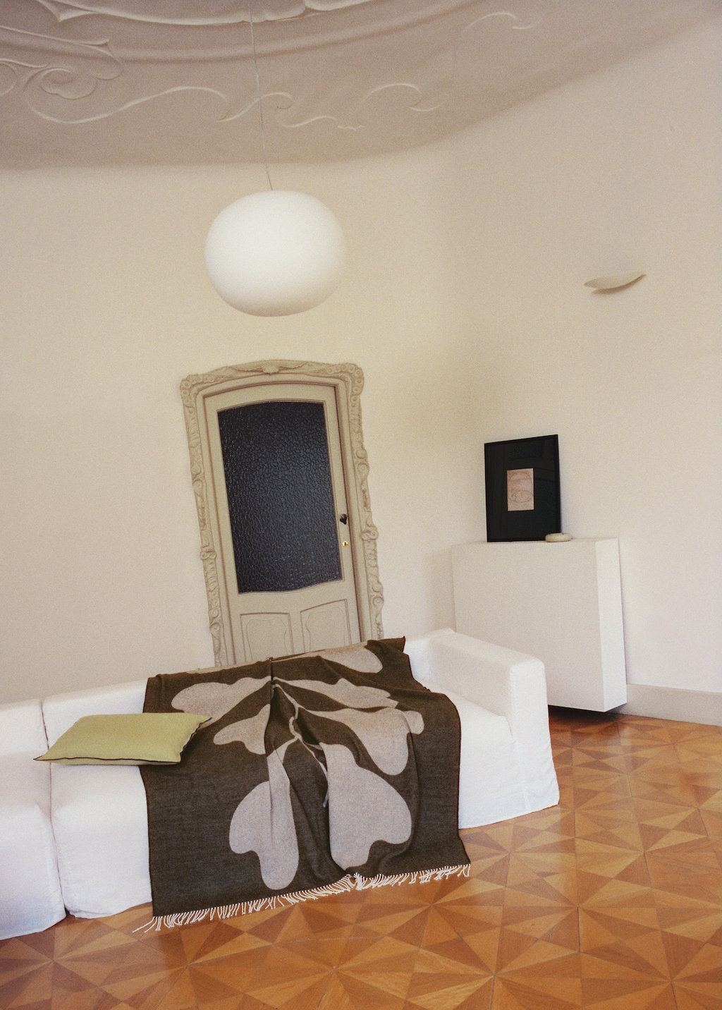 Two-tone patterned blanket