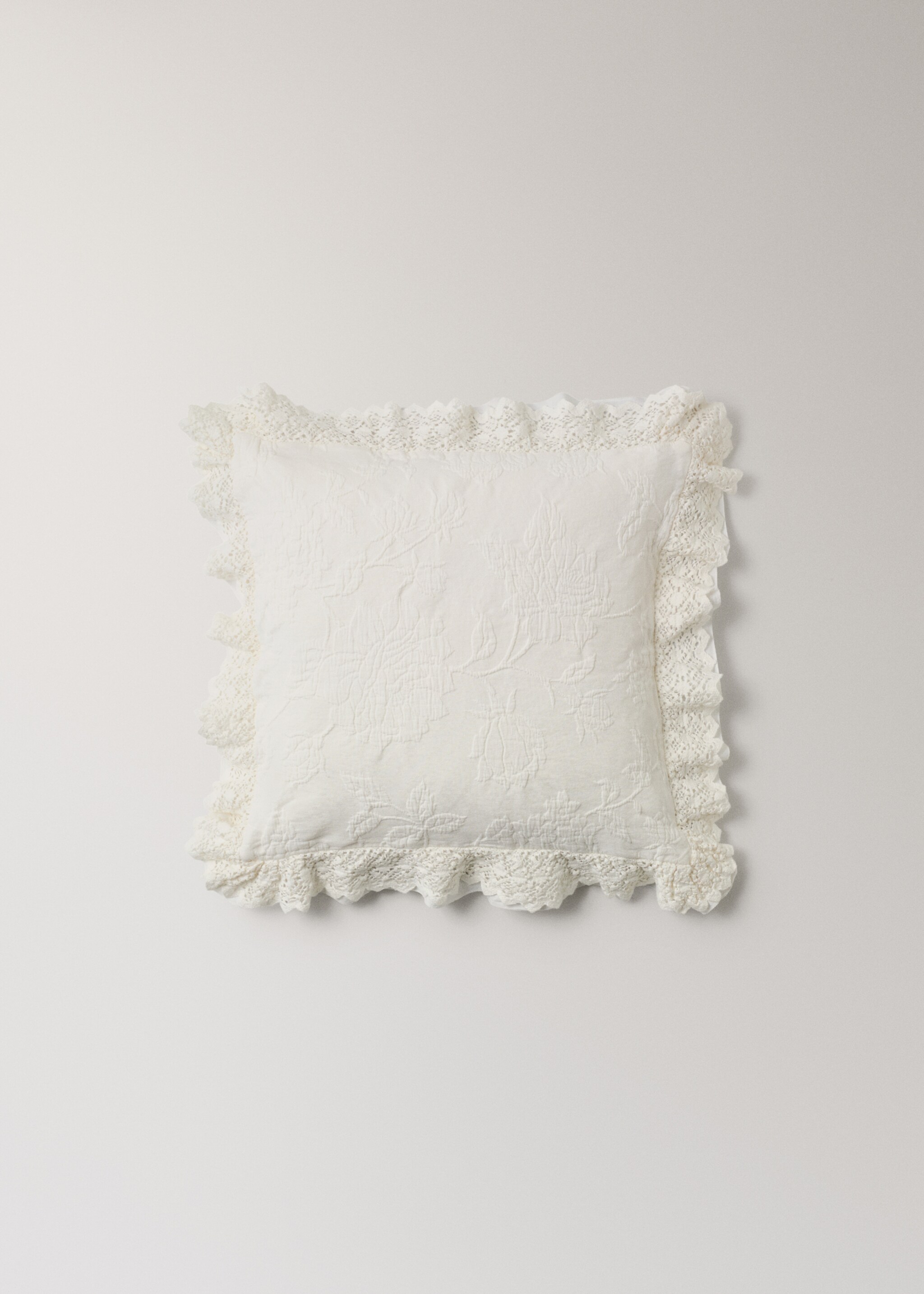Housse de coussin de lit jacquard avec volant en voile et dentelle 50x50 cm - Article sans modèle, Blanc cassé. Ref: 17081530-00.