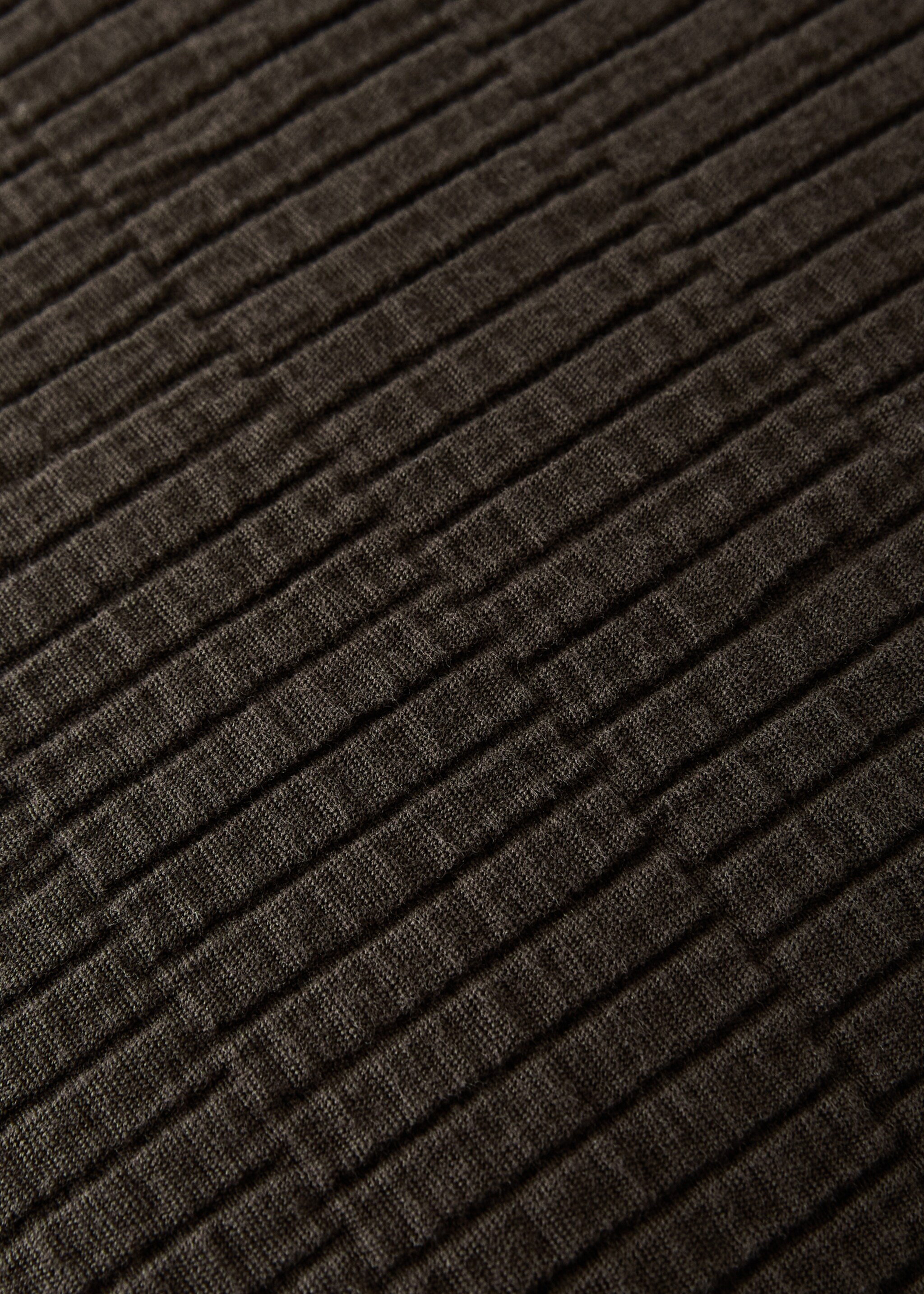 Garment-dyed cushion cover with hem 50x50 cm - Details of the article 3, Brown. Ref: 17081533-00.