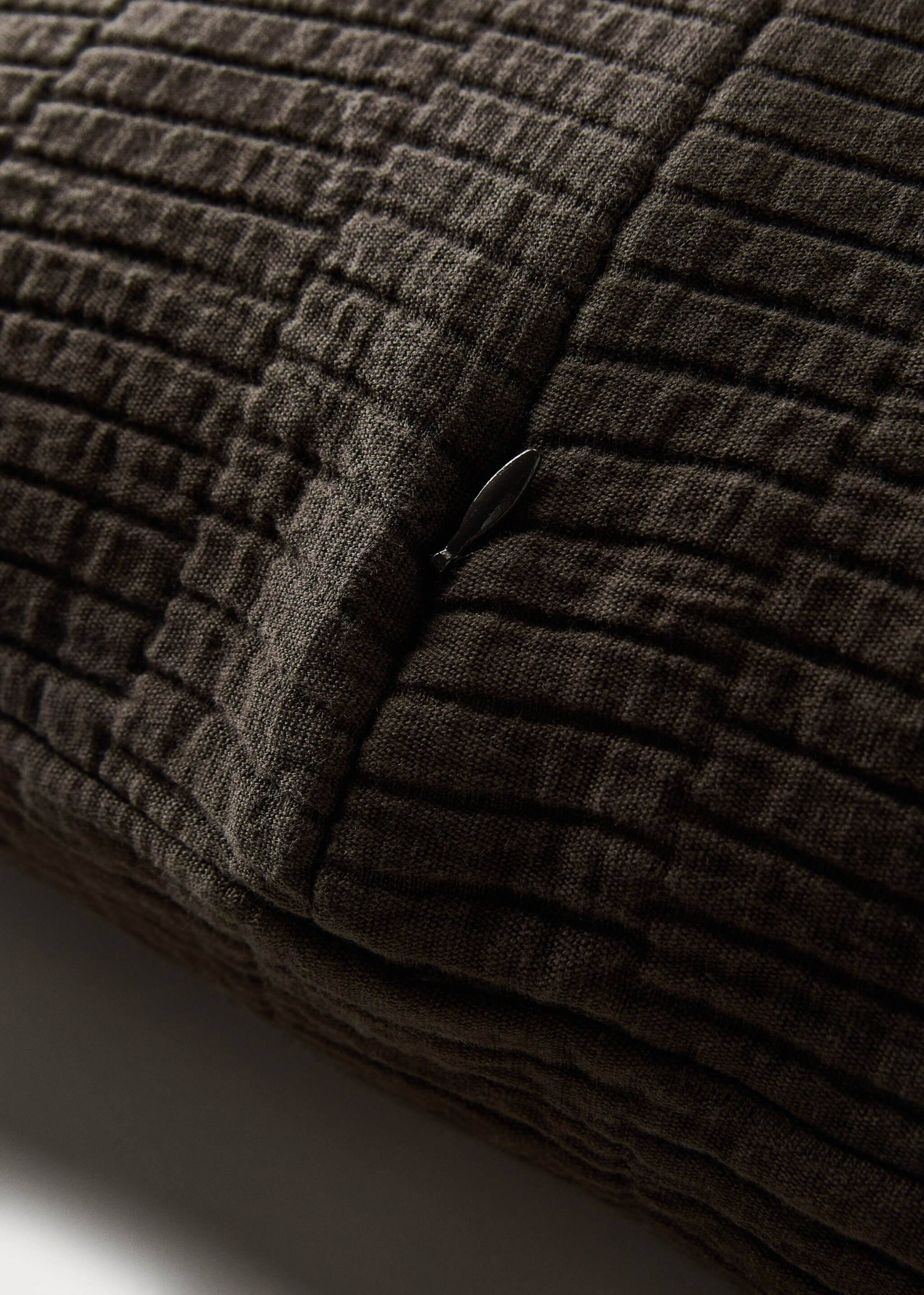 Garment-dyed cushion cover with hem 50x50 cm - Details of the article 4, Brown. Ref: 17081533-00.