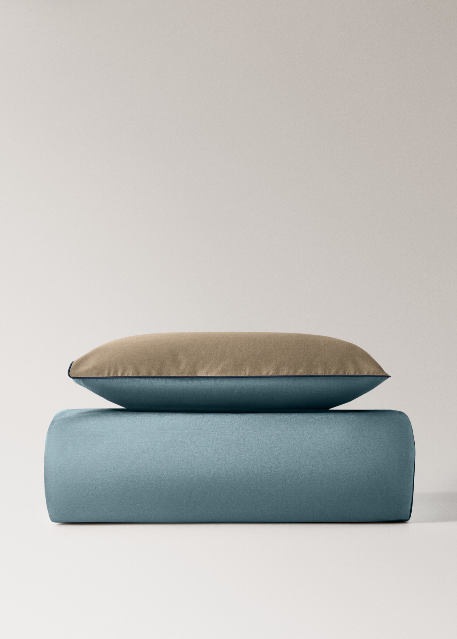 Reversible cotton percale cot duvet cover with contrasting trim - Details of the article 4
