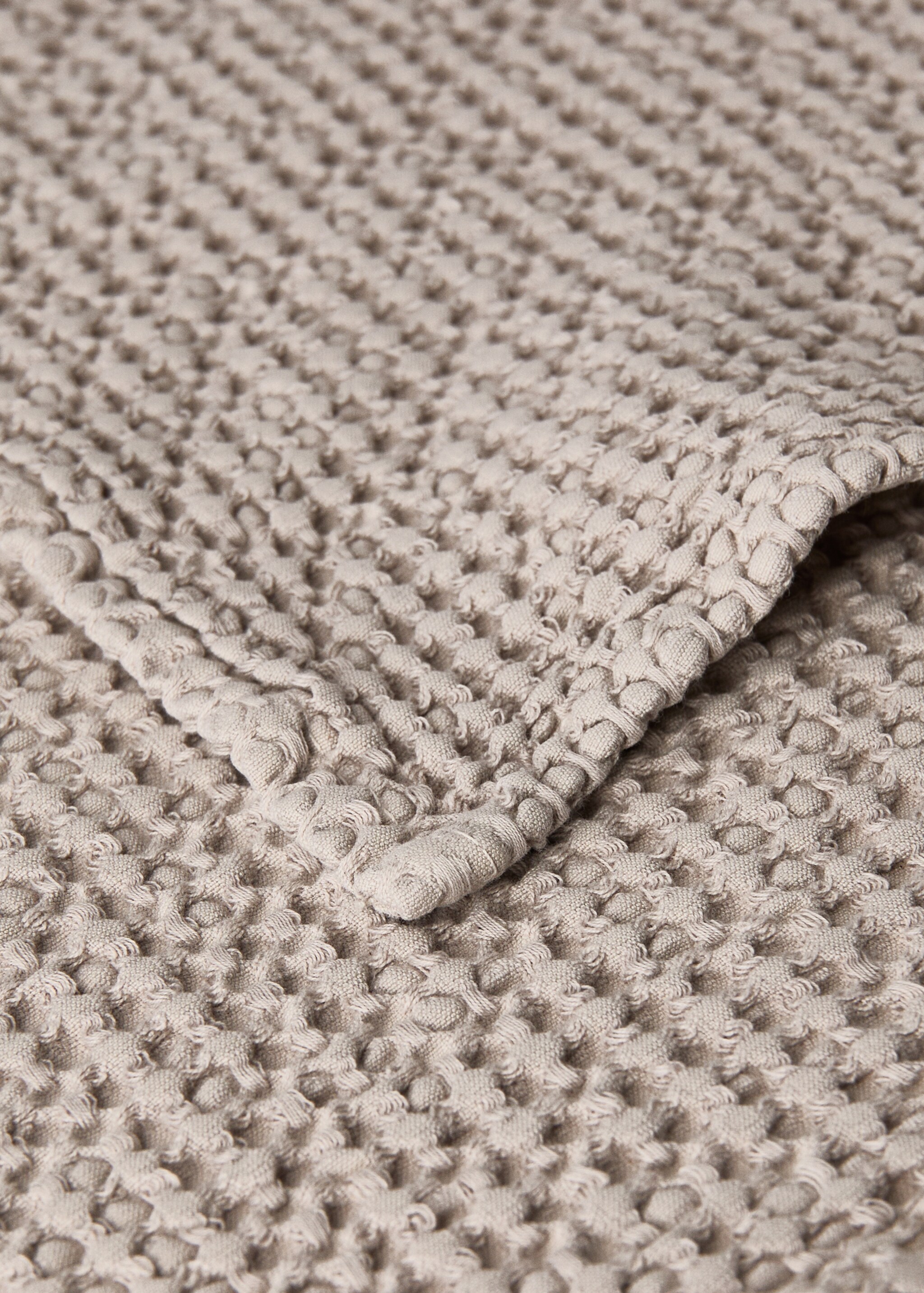 Waffle-cotton garment-dyed bedspread for cot - Details of the article 1, Medium Brown. Ref: 17081545-00.