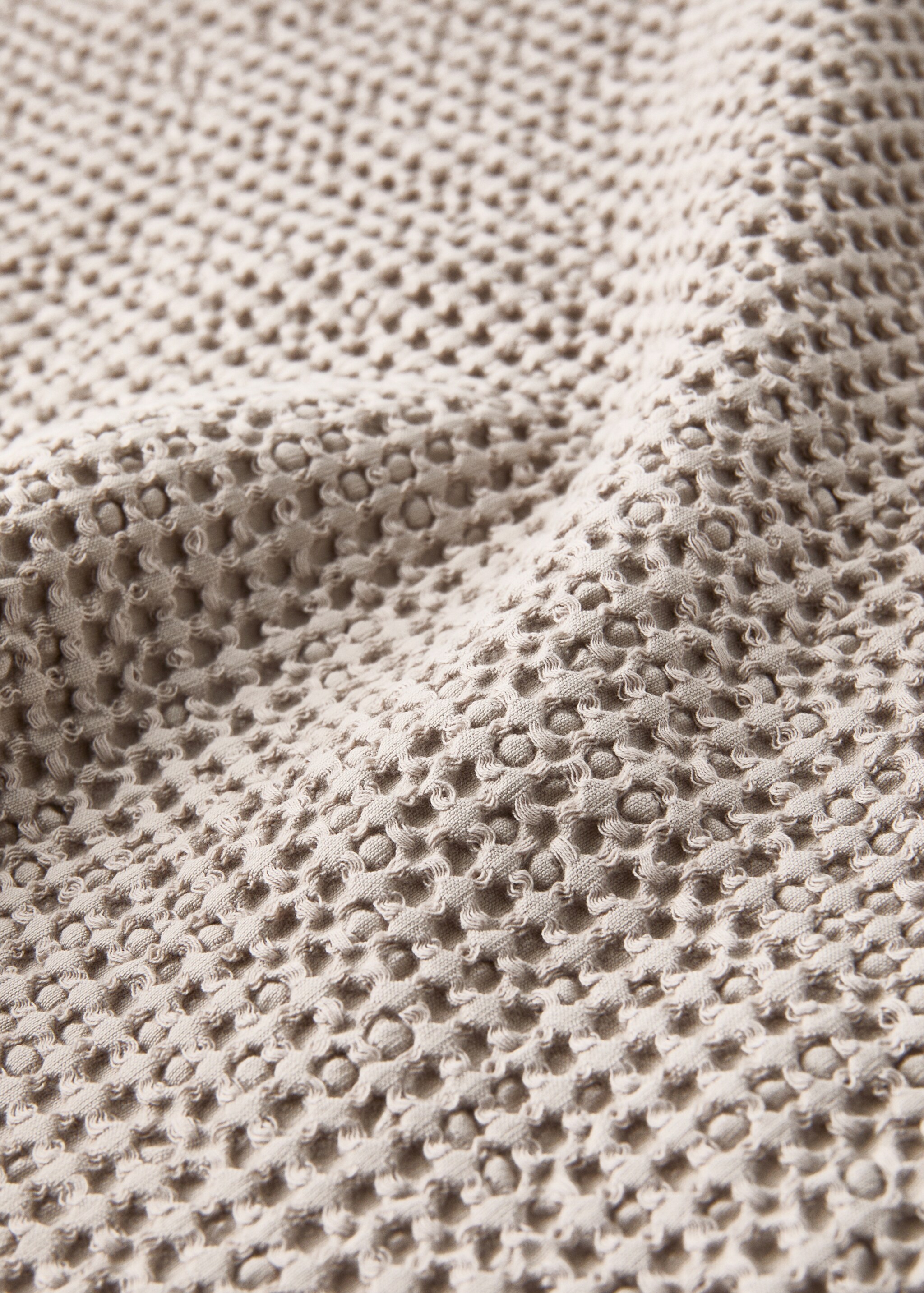 Waffle-cotton garment-dyed bedspread for cot - Details of the article 2, Medium Brown. Ref: 17081545-00.