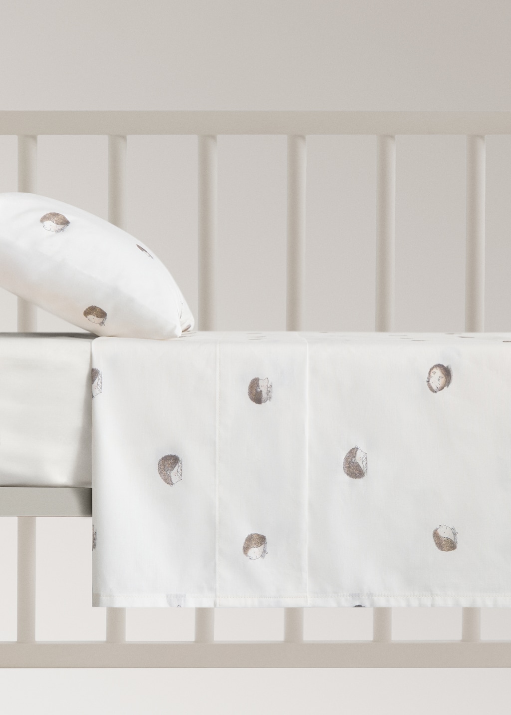 Cotton top sheet with hedgehog print for crib