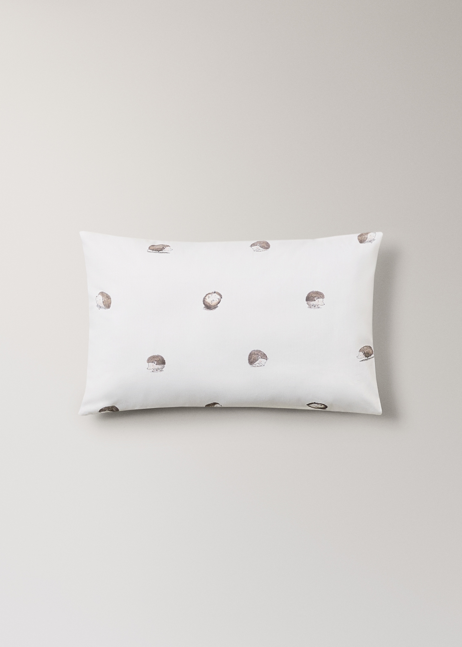 Poszewka dziecięca z bawełny z nadrukiem jeży 30x50 cm - Artykuł bez modela/modelki