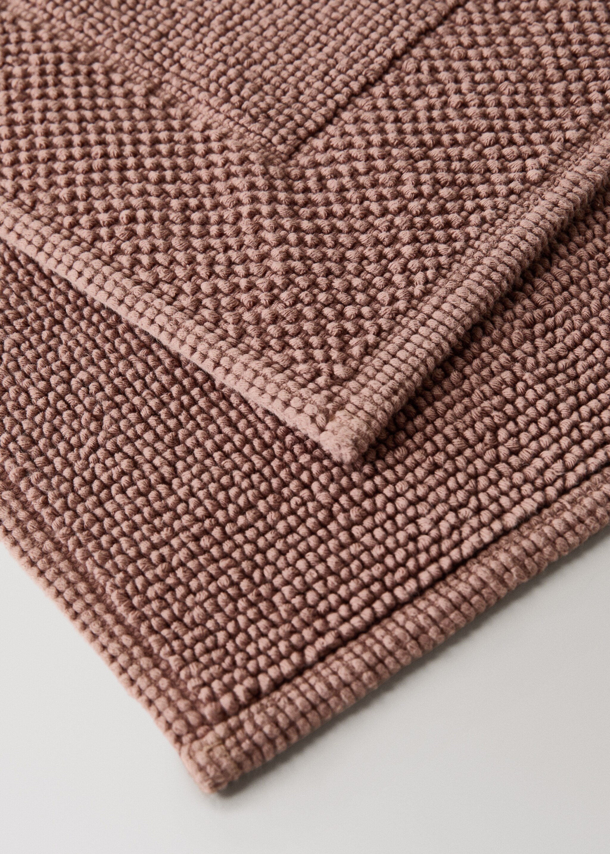 Garment-dyed cotton bath rug - Details of the article 2, Pink. Ref: 17081554-00.