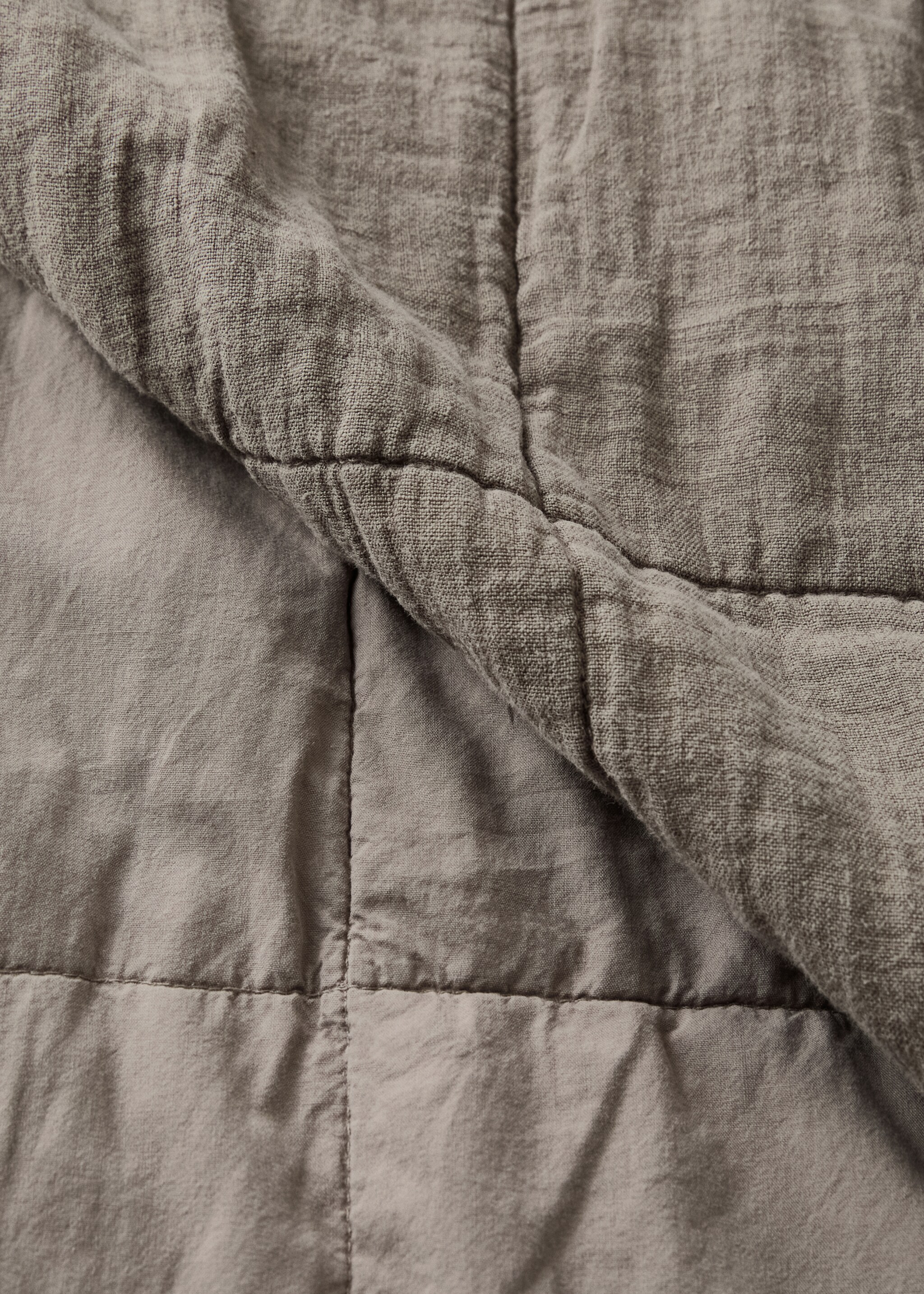 Large washed linen quilt King bed - Details of the article 2