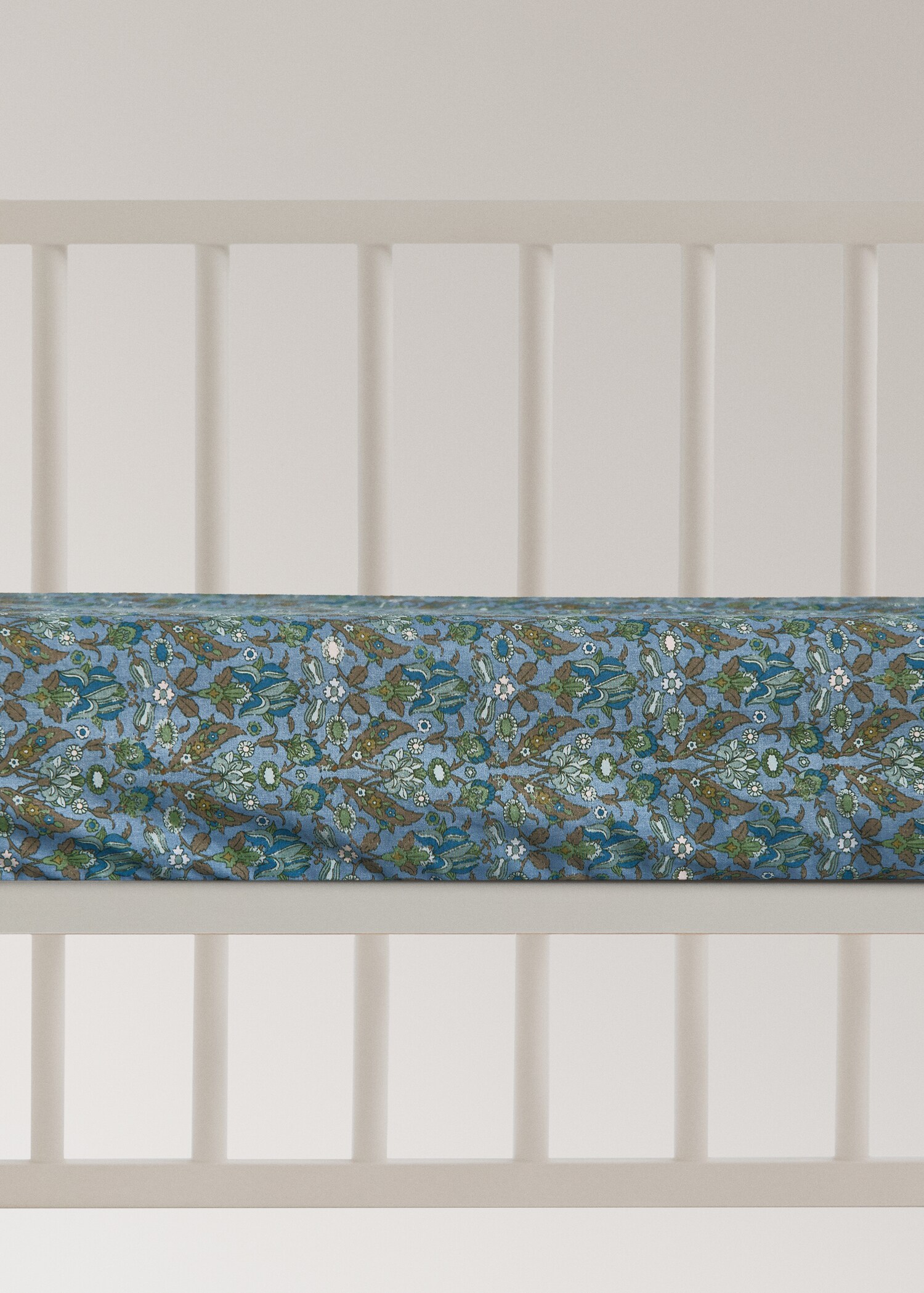 Cot bed fitted sheet in small floral printed percale cotton - Article without model
