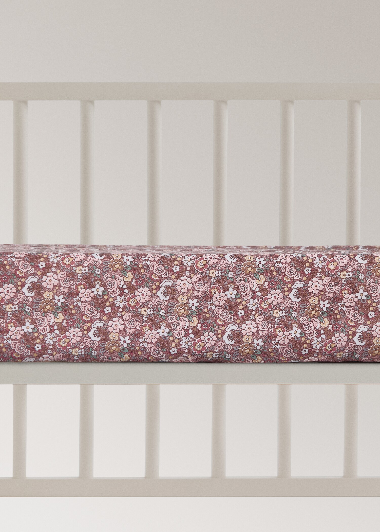 Cot bed fitted sheet in small floral printed percale cotton - Article without model