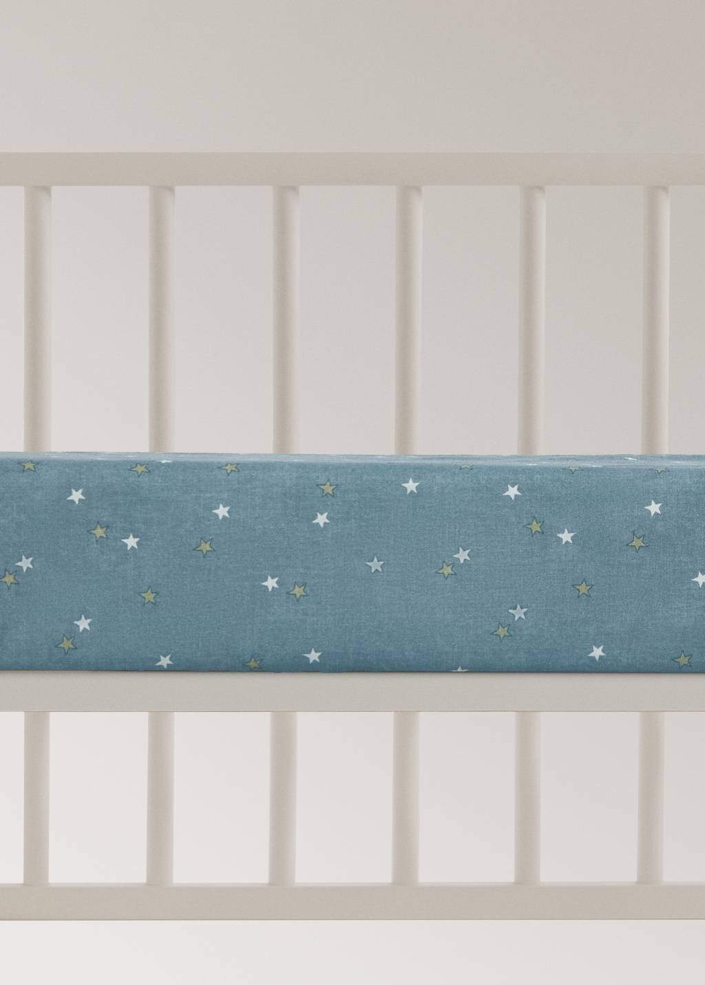 Percale cotton fitted sheet with star print for cot