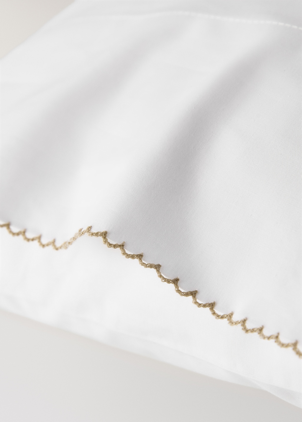 Percale cotton pillowcase with picueta detail