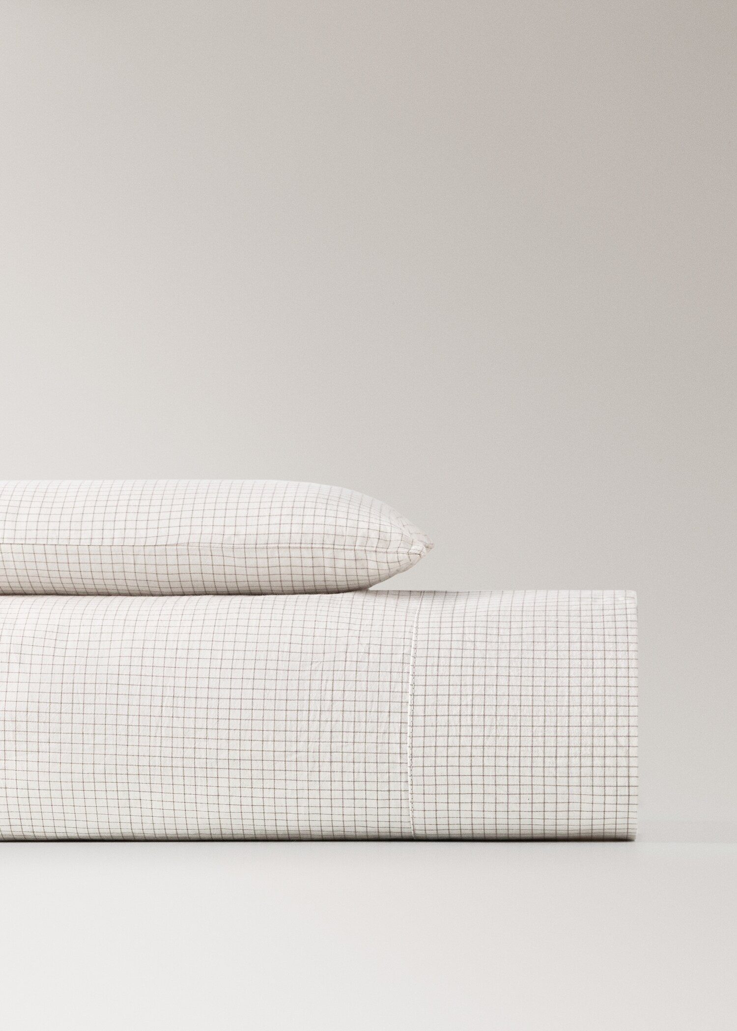 Cot bed sheet and pillow set in yarn-dyed cotton mini check - Article without model