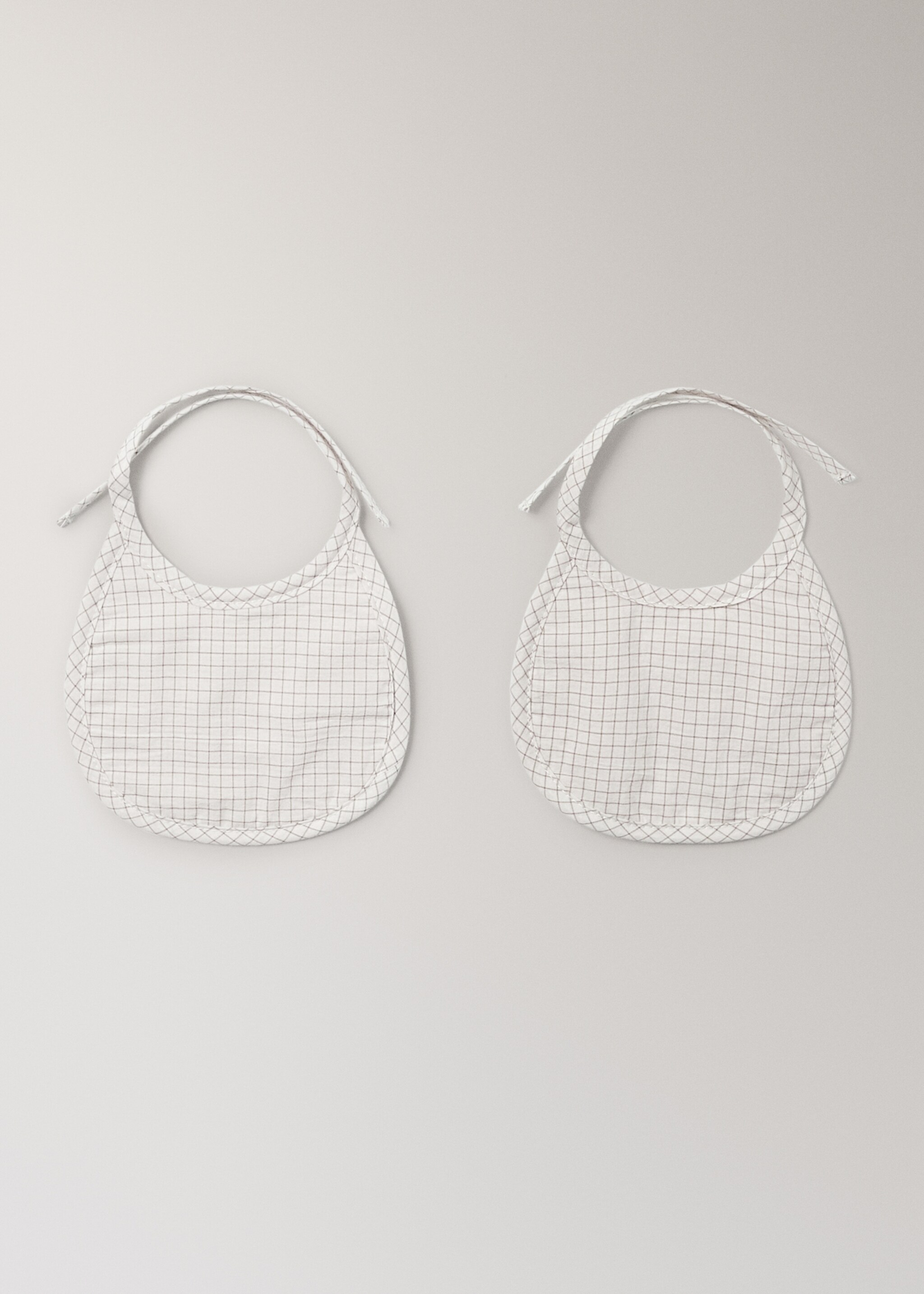 Lätzchen im Karodesign - Artikel ohne Model, Mittelbraun. Ref: 17081572-00.