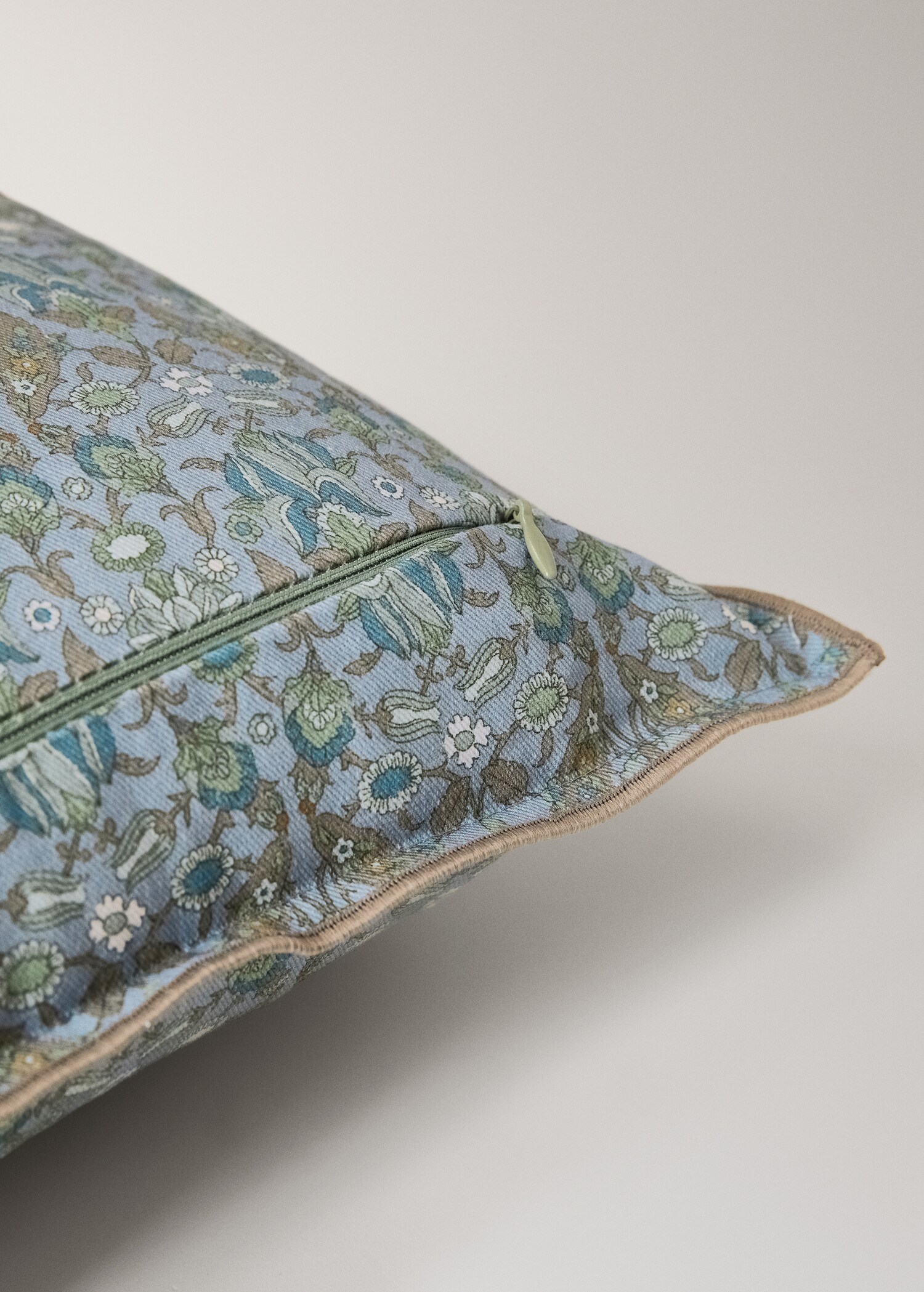 Children's cotton floral-print cushion cover 30x40 cm - Details of the article 2