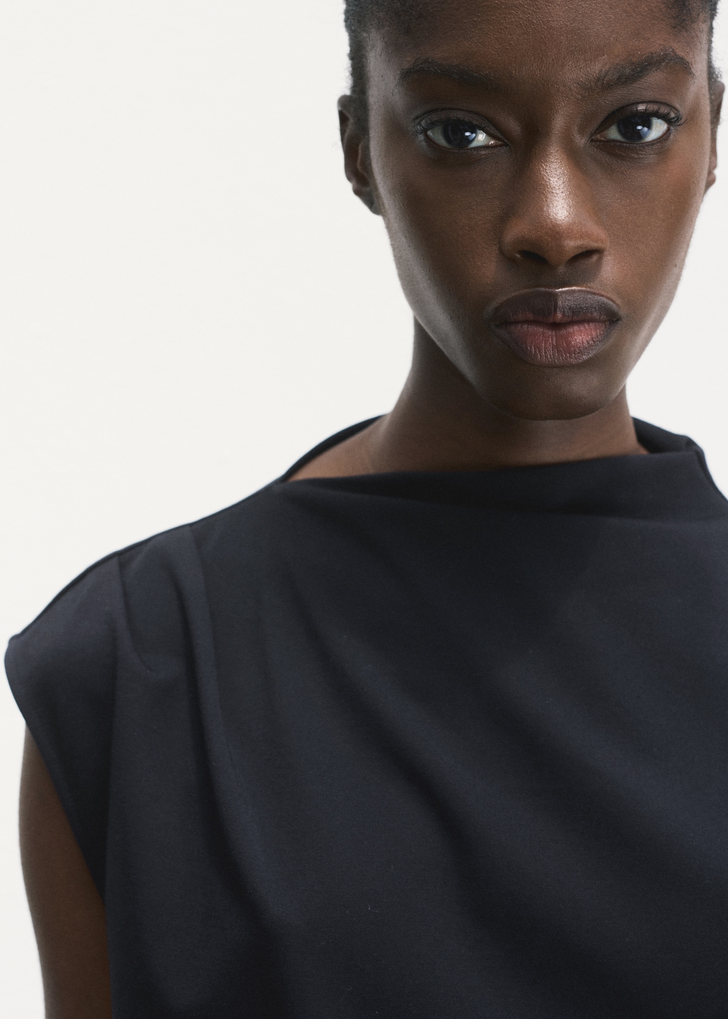 Camiseta cuello asimétrico fruncidos - Detalle del artículo 1