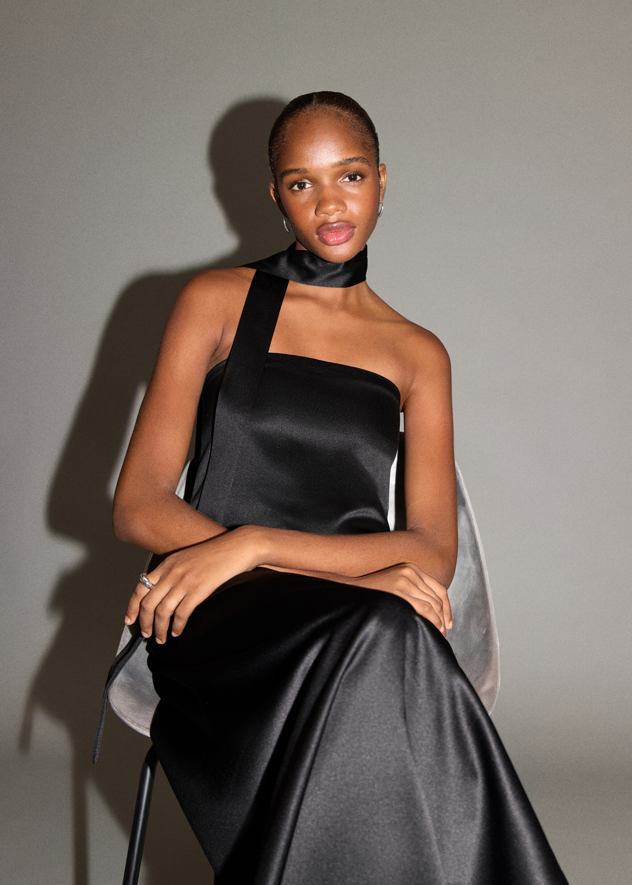 Midi-dress with waist tie - Details of the article 2, Black. Ref: 17081587-00.
