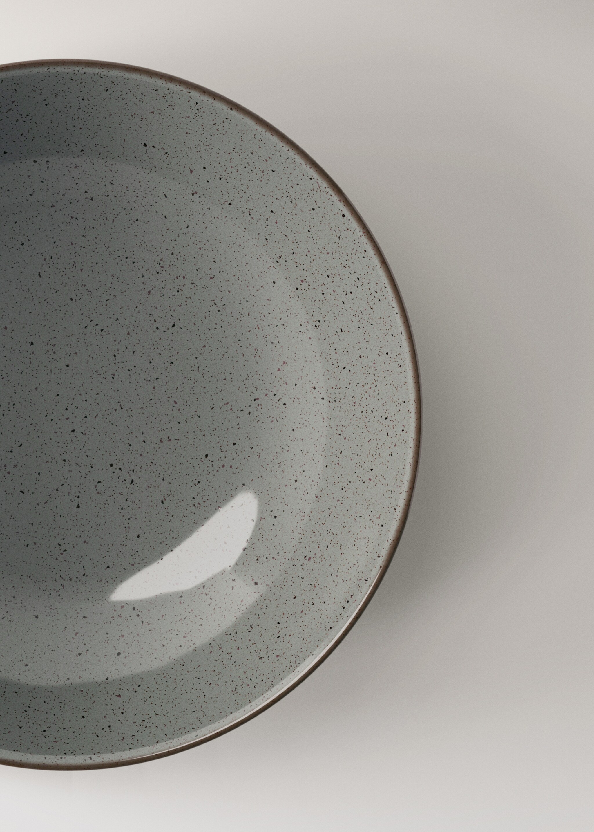 Deep stoneware plate with spots - Details of the article 2, Dark Grey. Ref: 17082035-00.