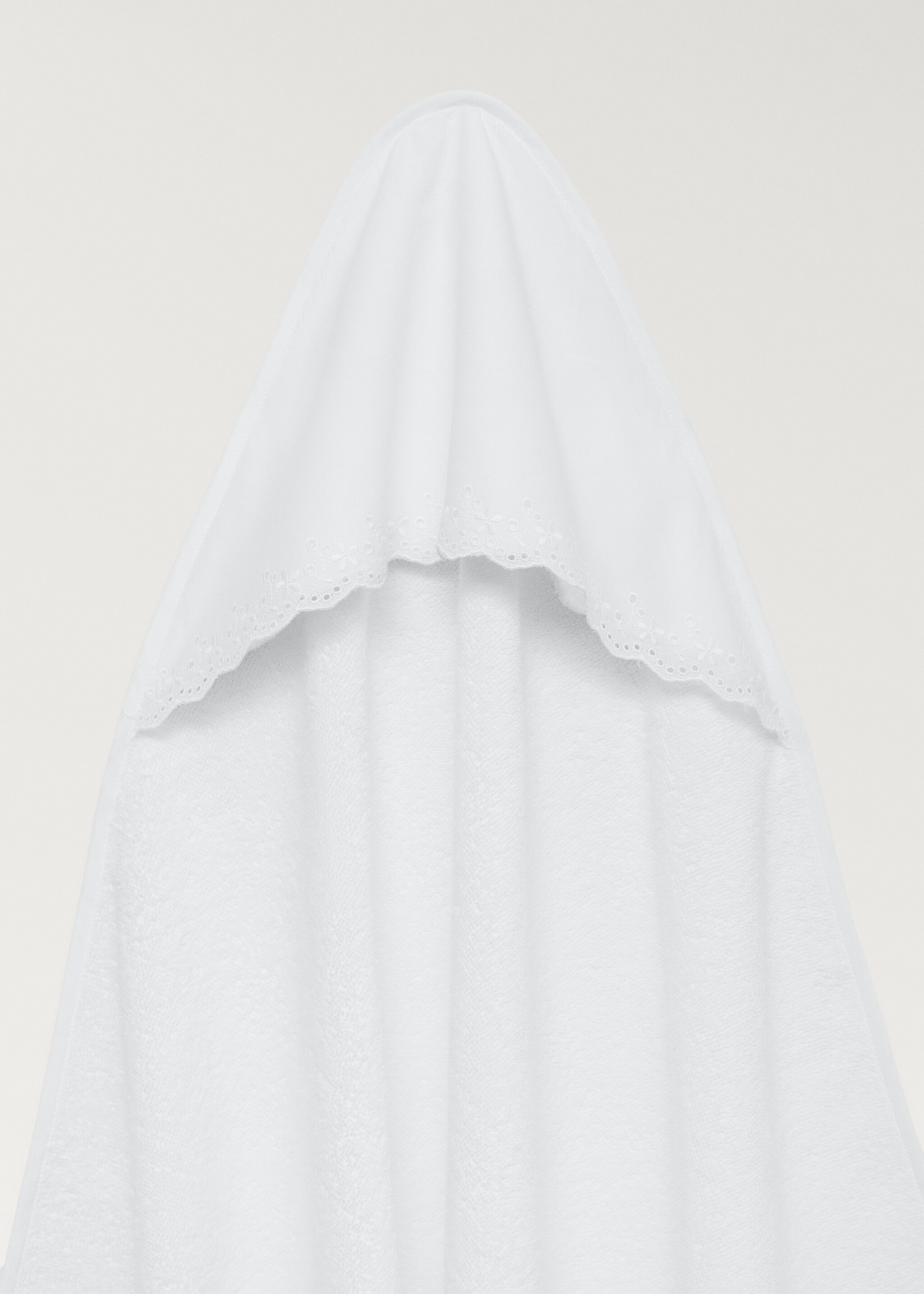 Floral-embroidered children’s bath towel with hood - Details of the article 3