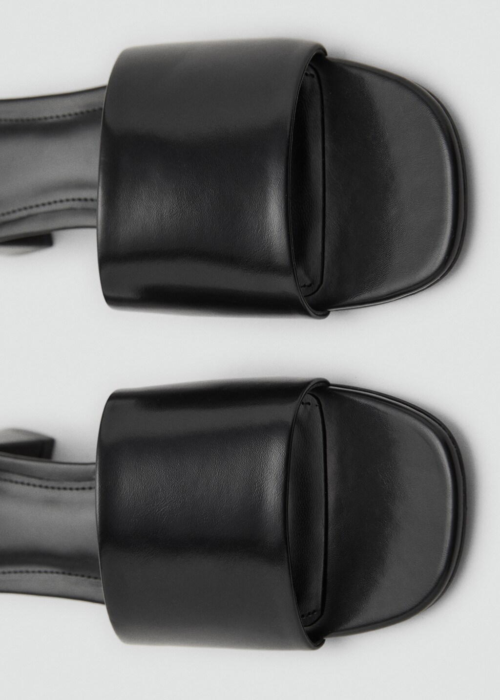 【関税送料込】ルブタン Manola Block Heel Sandal ブラック LTS Black Block Heel Sandal in Standard Fit | Long Tall Sally
