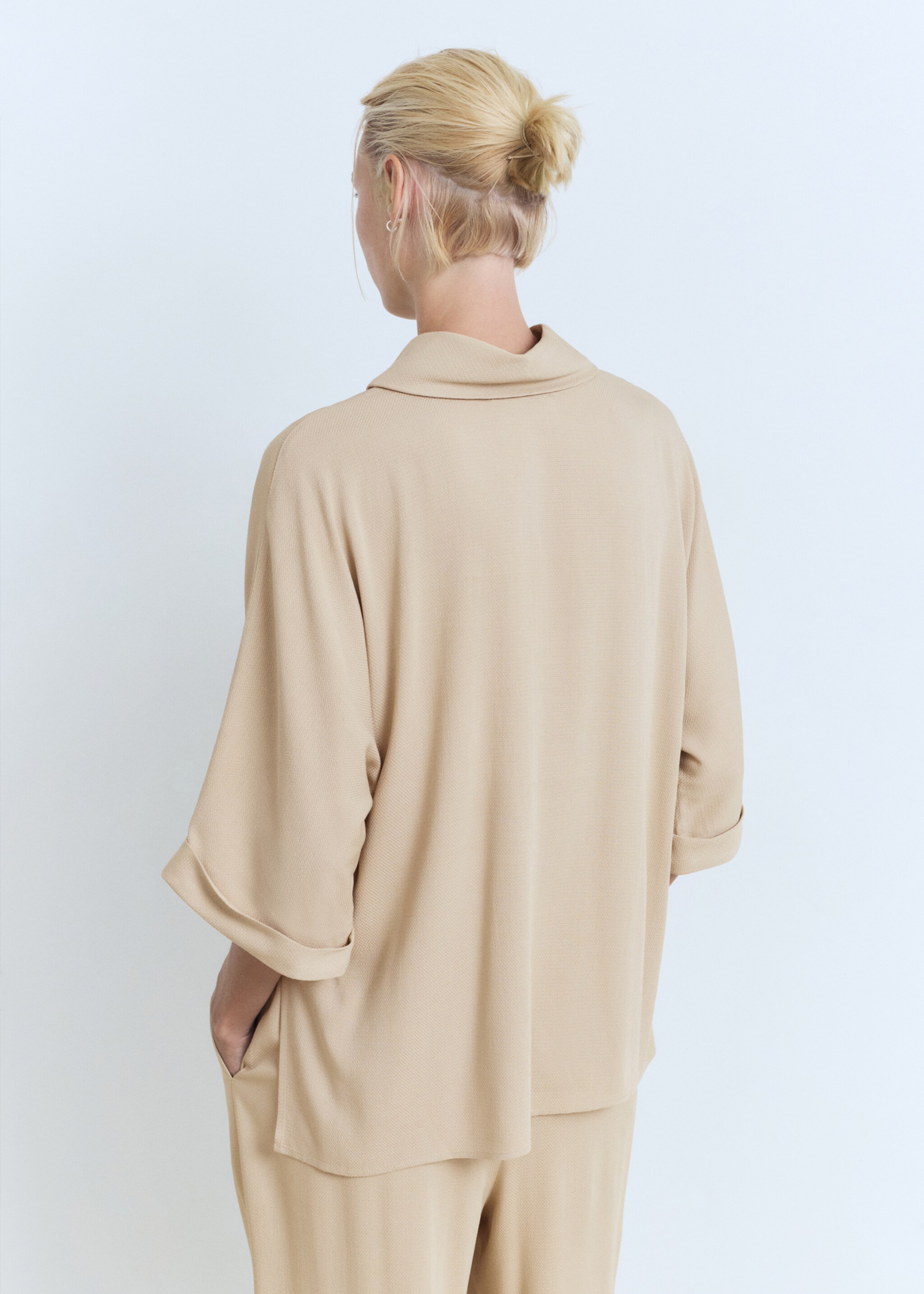 Oversized flowing blouse - Reverse of the article