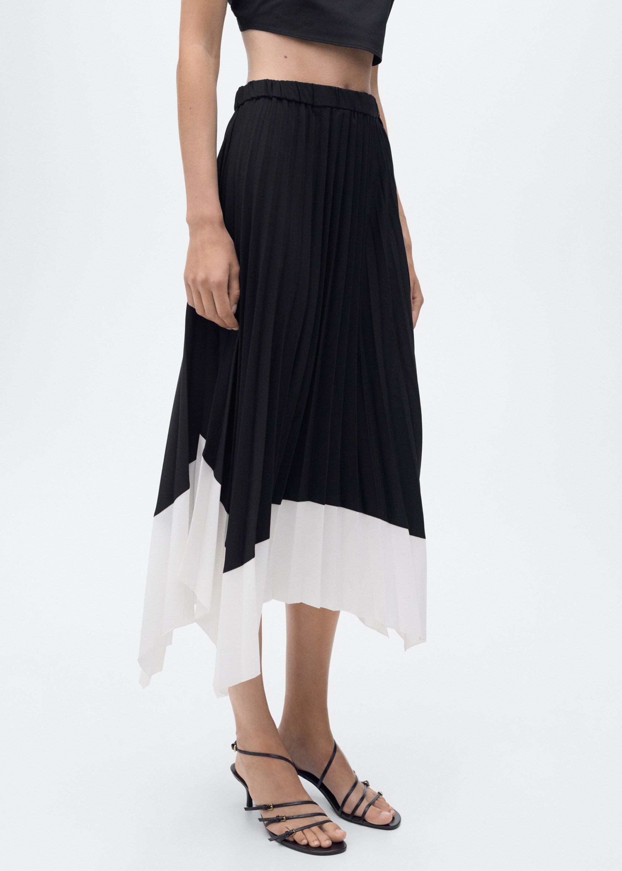 Pleated asymmetric skirt  - Medium plane
