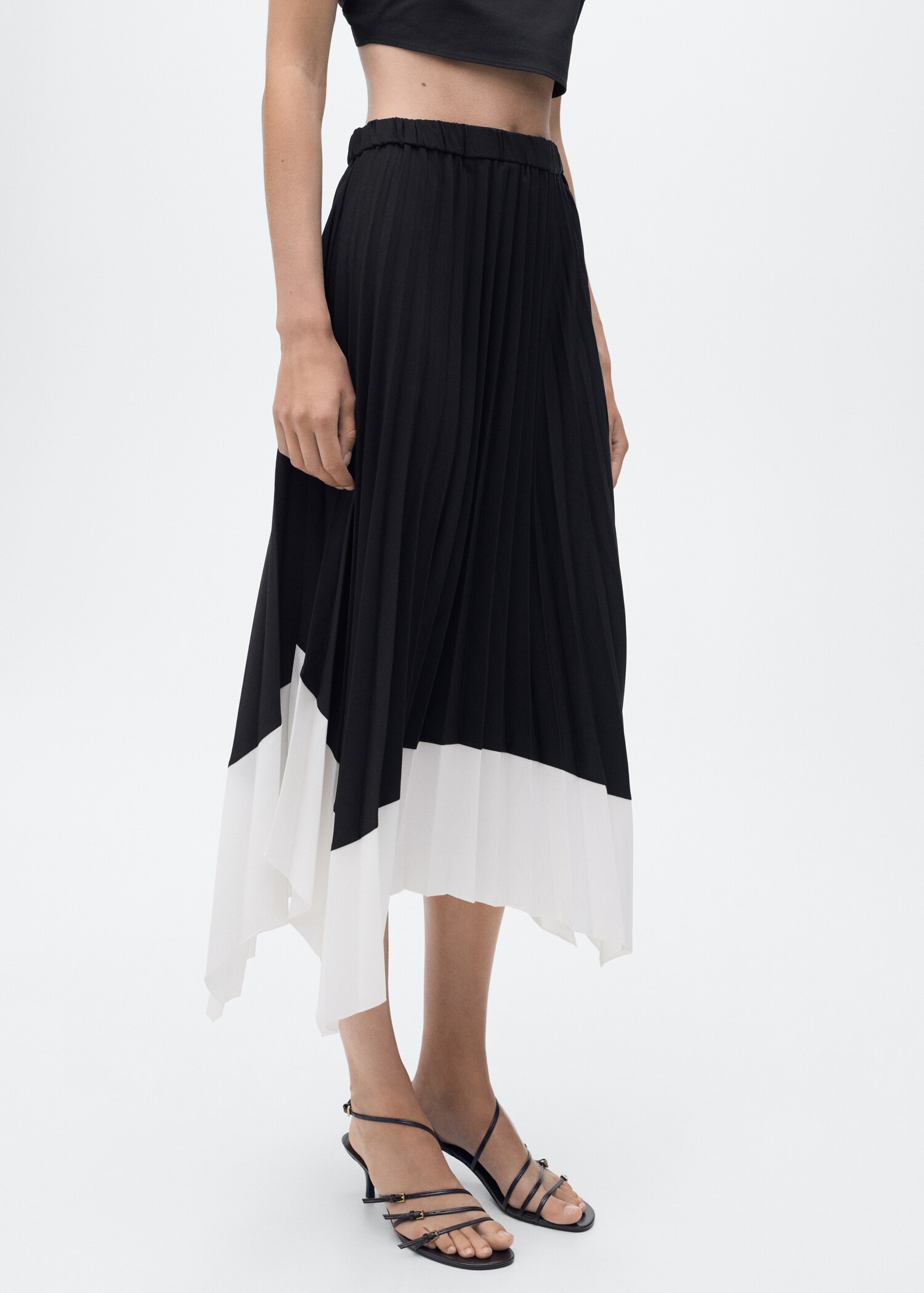 Pleated asymmetric skirt  - Medium plane