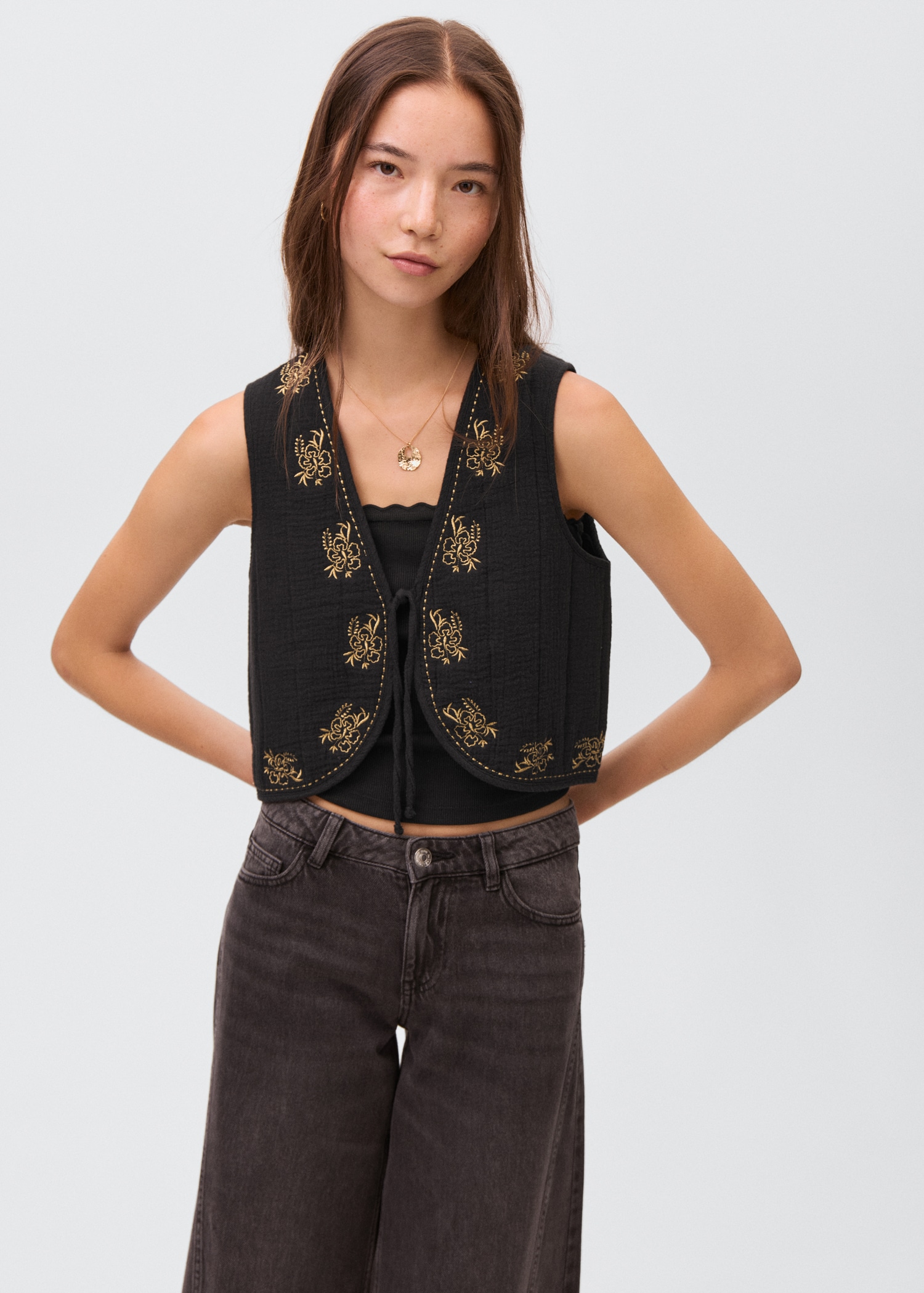 Gilet broderie fleurs - Plan moyen