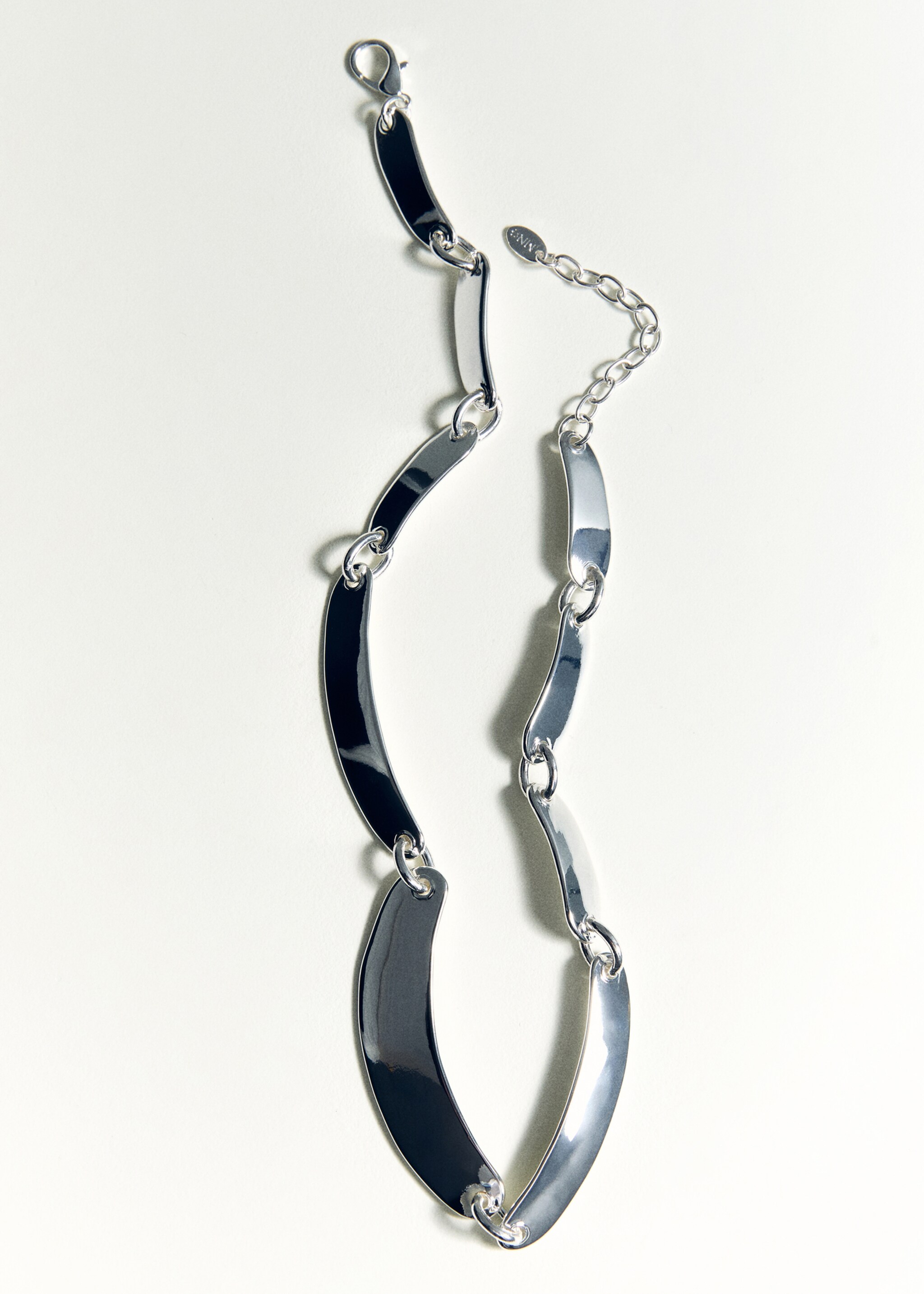 Metal plate necklace - Details of the article 1