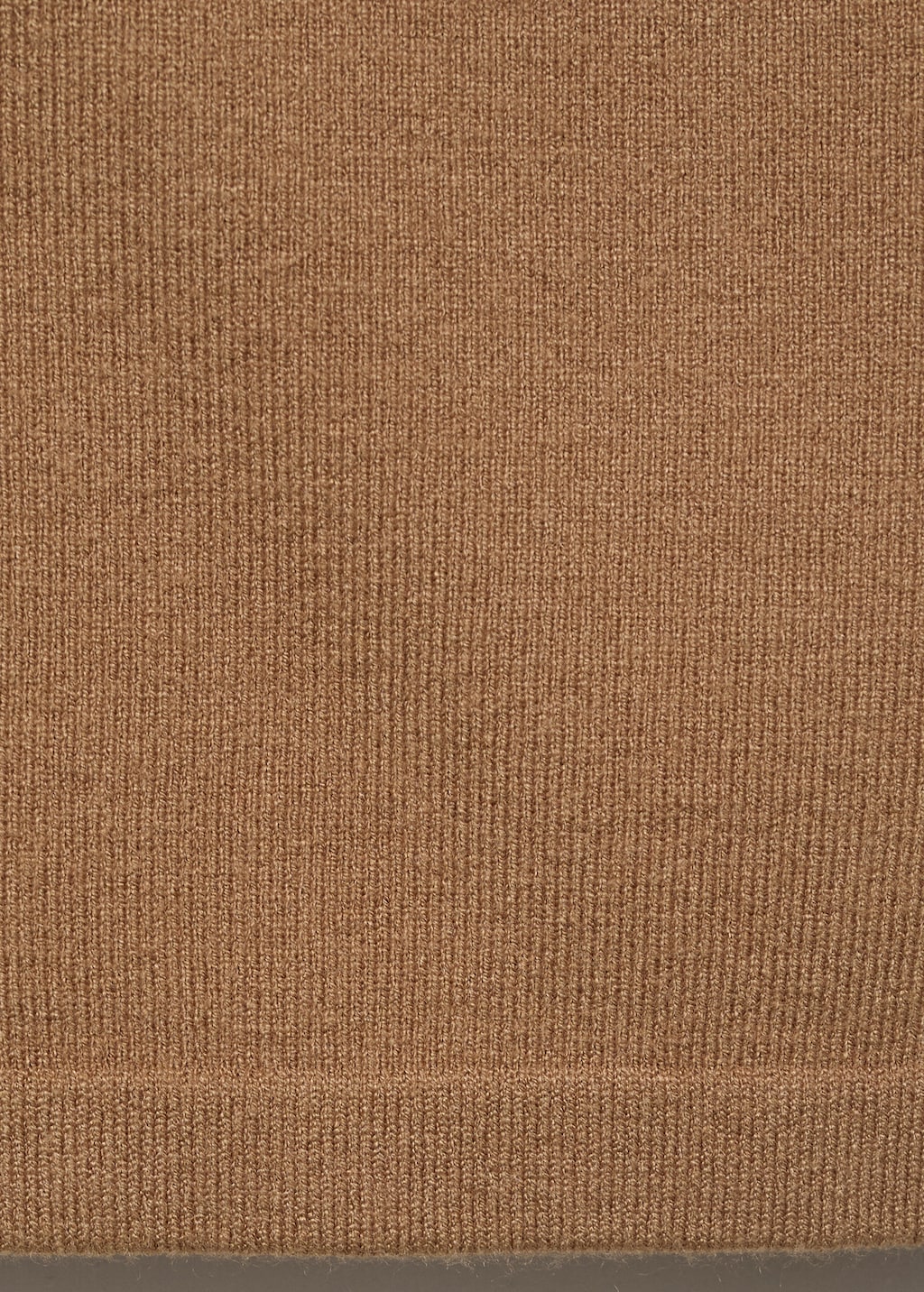 Fine-knit vest with buttons