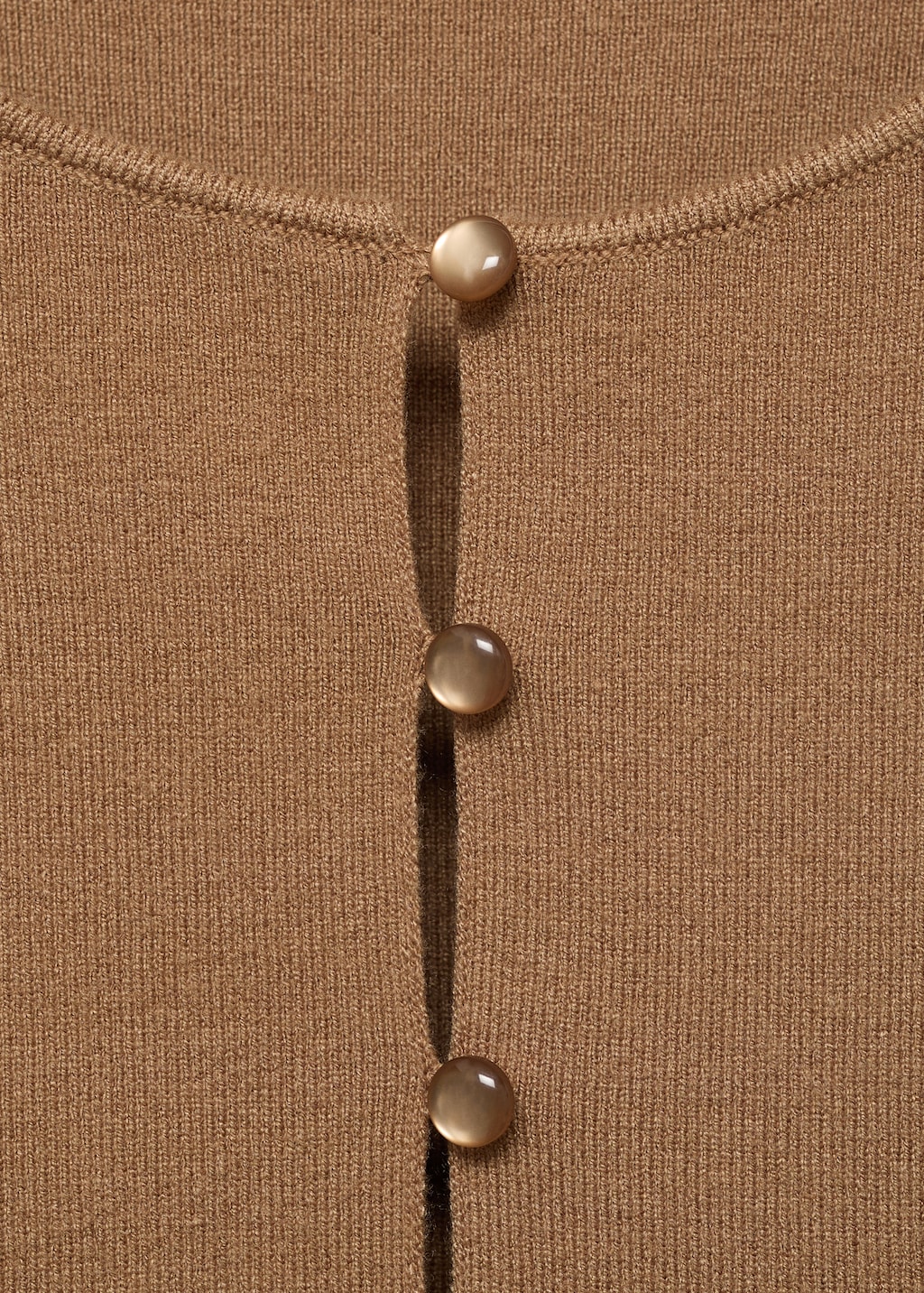 Fine-knit vest with buttons