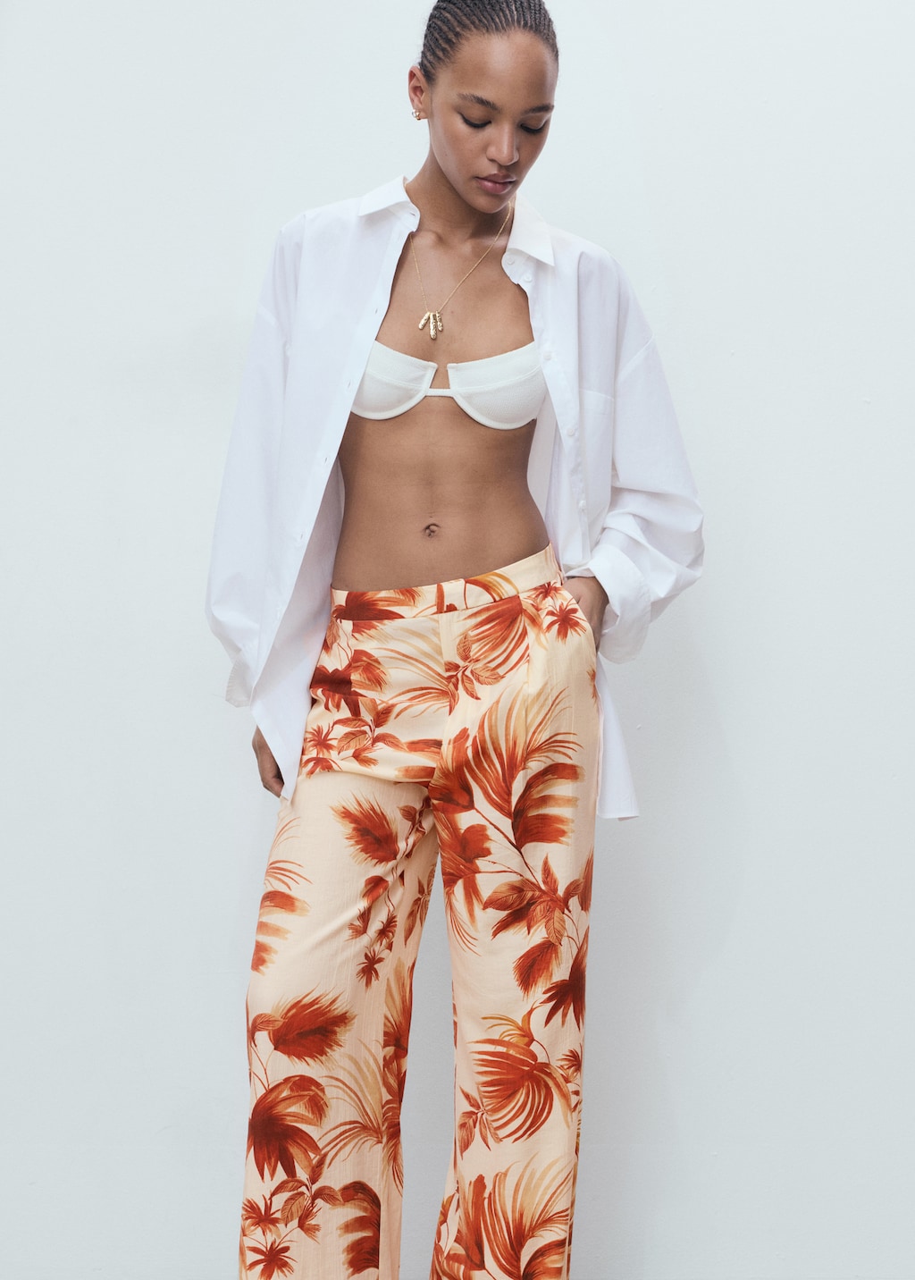 Straight-leg pants with palm tree print