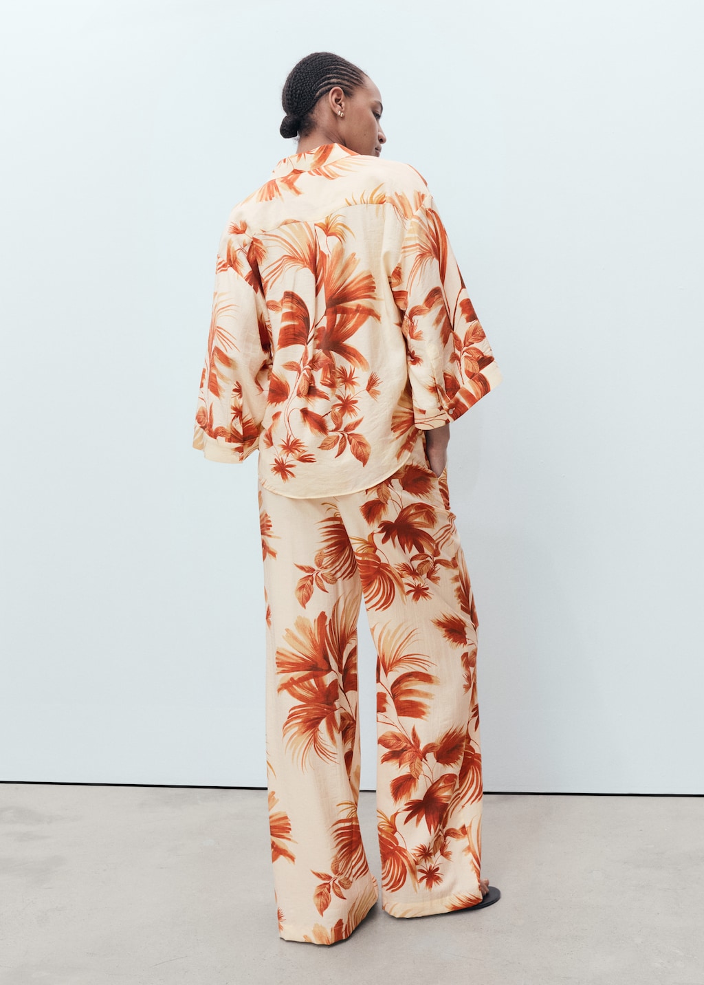 Straight-leg pants with palm tree print