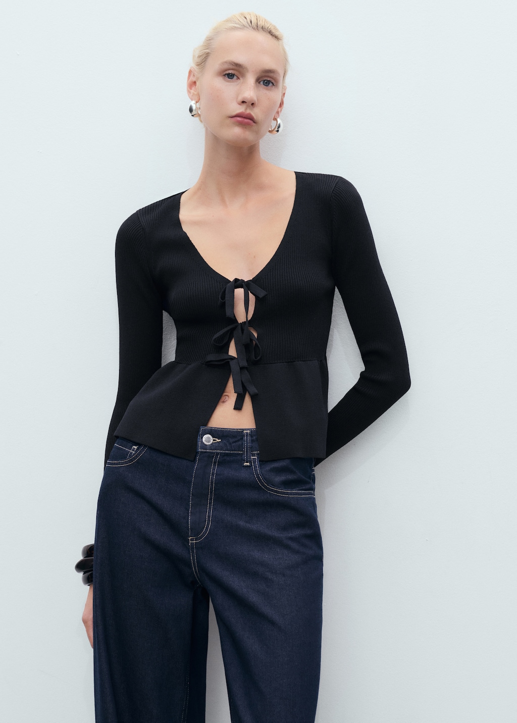 Knitted cardigan with ties