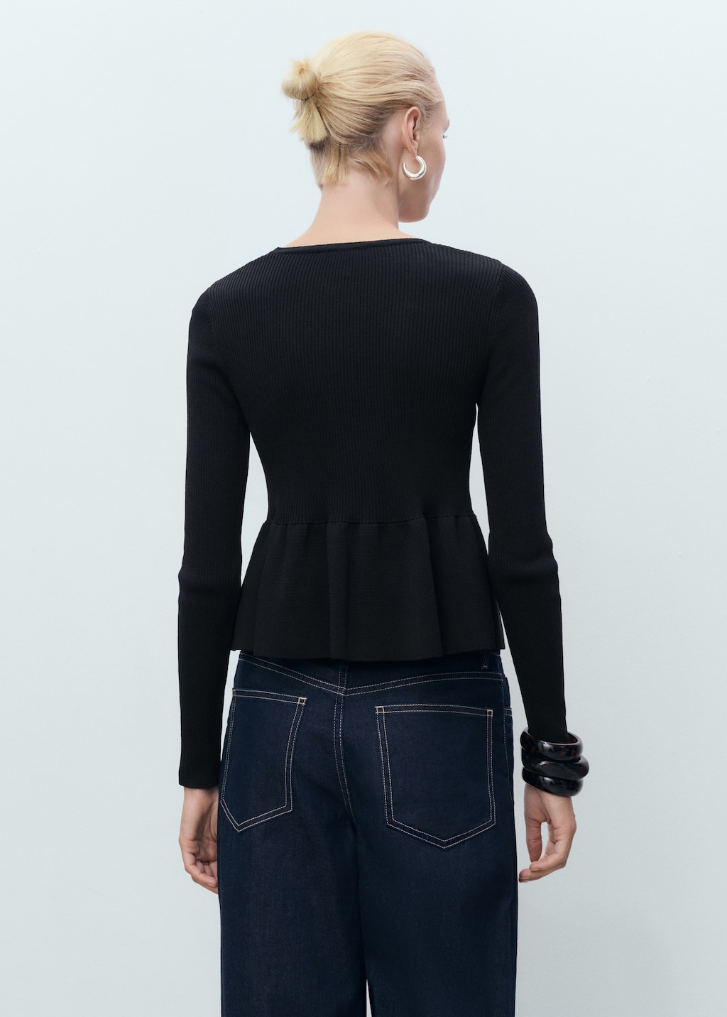 Knitted cardigan with ties