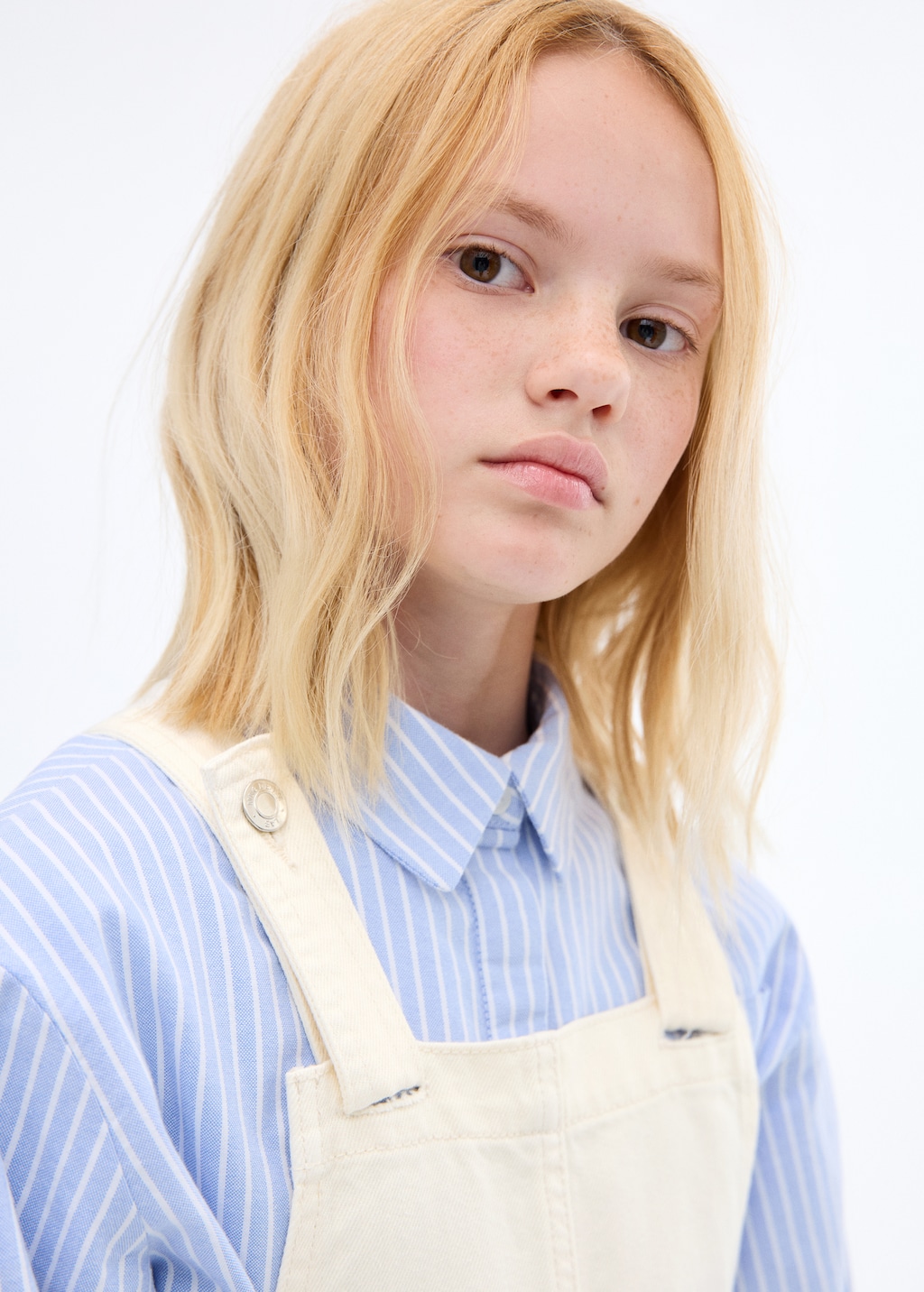 Short denim pinafore